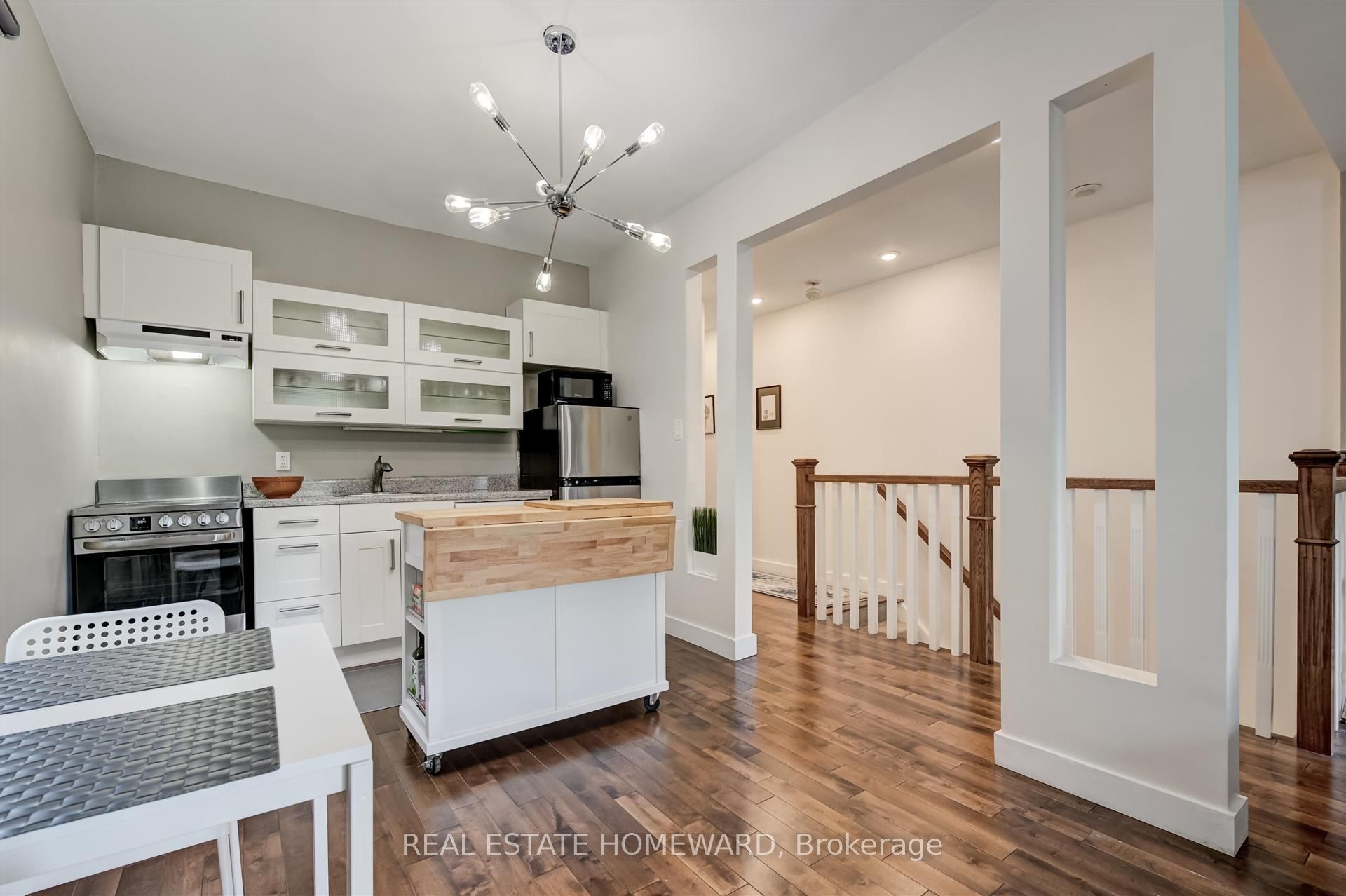 14 Ashdale Avenue upper, Toronto, ON M4L 2Y7 photo 2