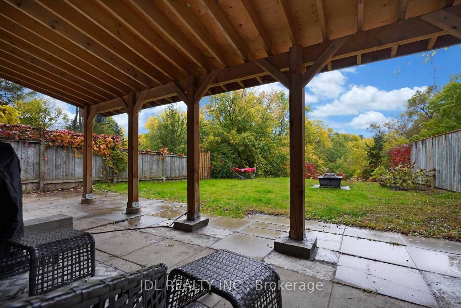 226 Lorindale Drive Lower, Oshawa, ON L1H 6X4 photo 2