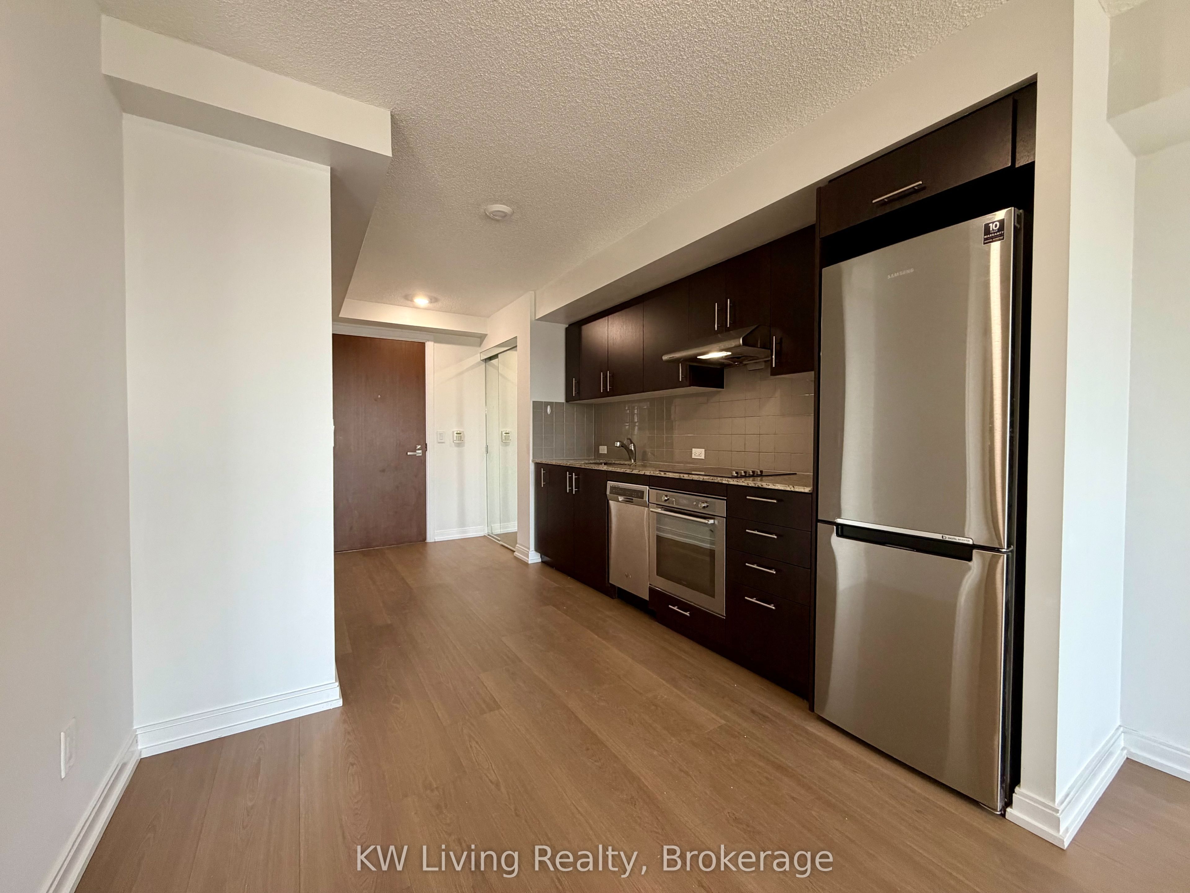255 Village Green Square 1707, Toronto, ON M1S 0L3