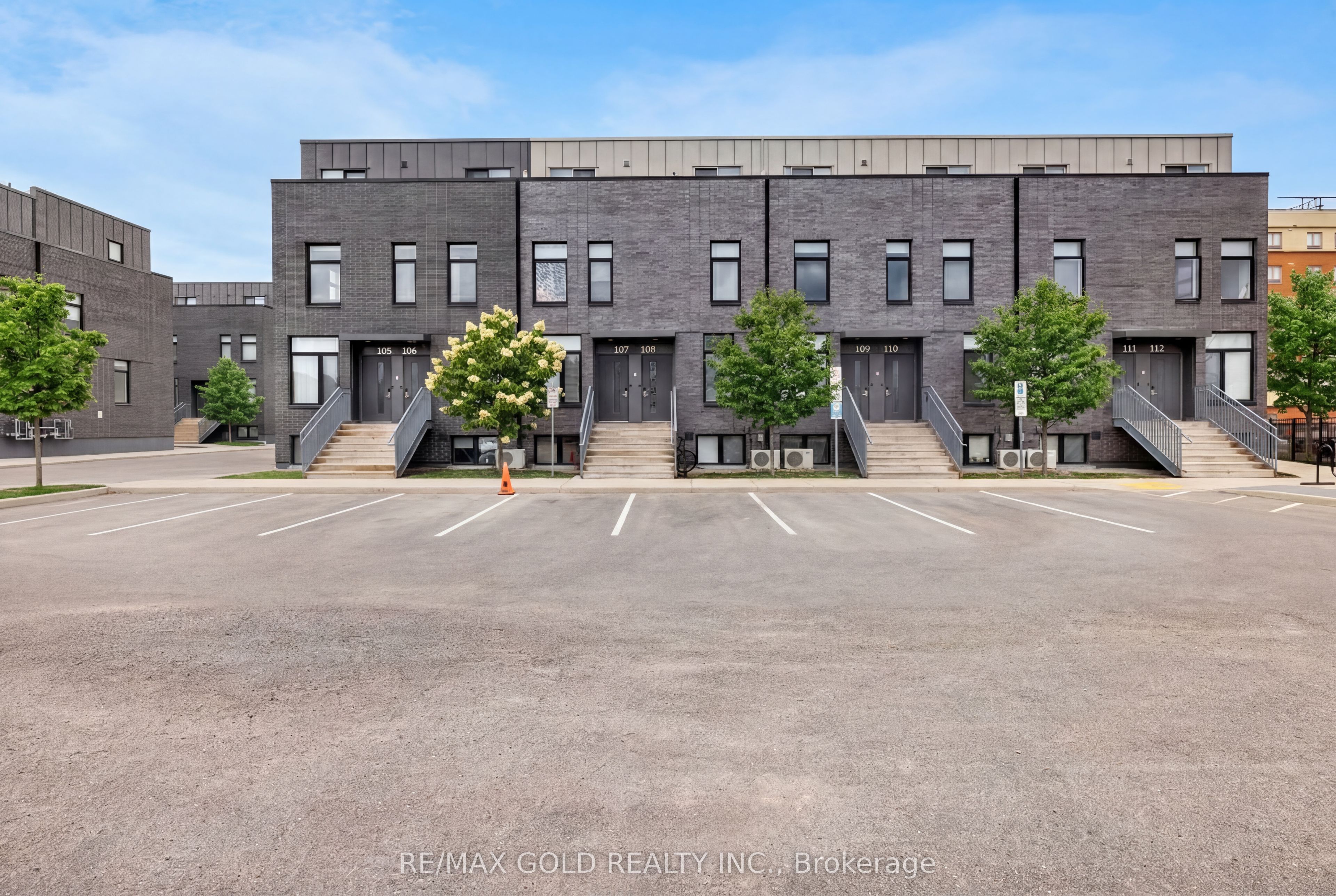 1780 Simcoe Street N 106, Oshawa, ON L1G 0C3 photo 2