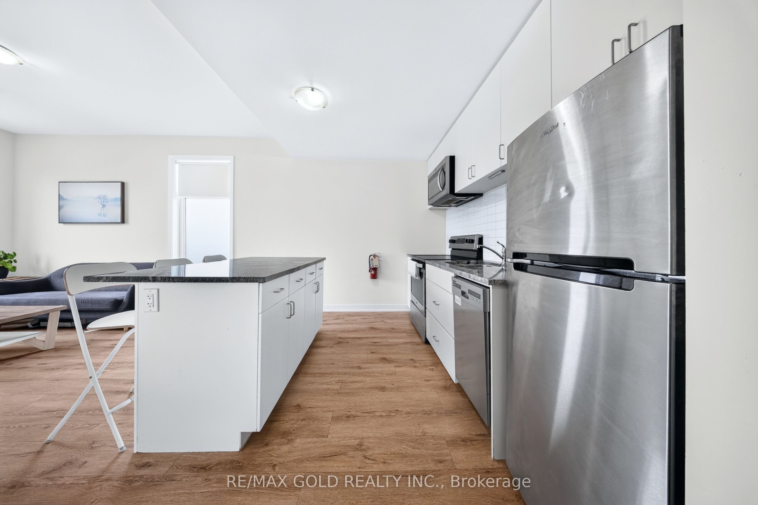 1780 Simcoe Street N 106, Oshawa, ON L1G 0C3 photo 4