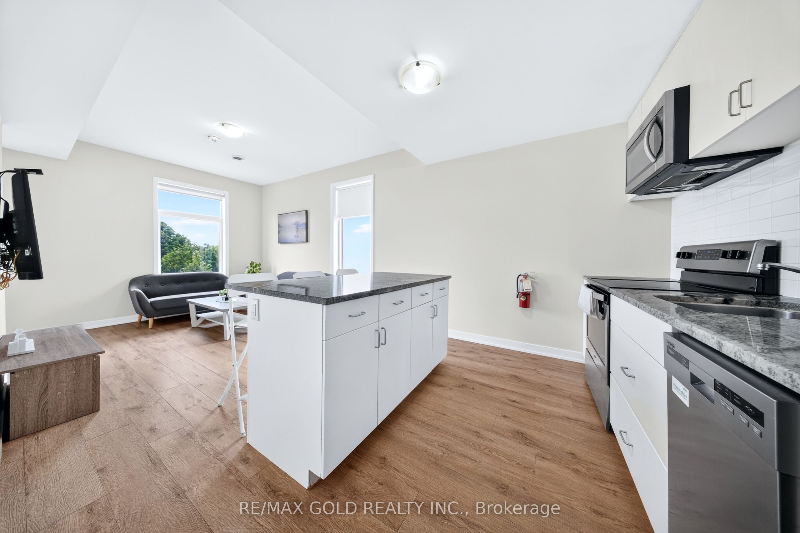 1780 Simcoe Street N 106, Oshawa, ON L1G 0C3 photo 5