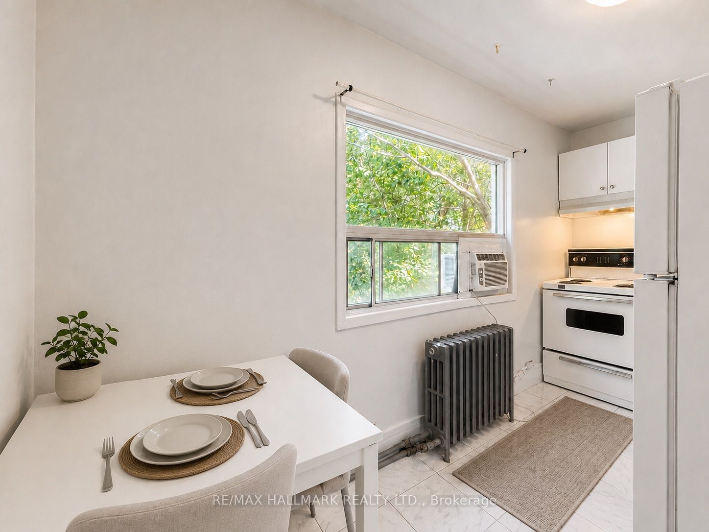 155 Drayton Avenue 3, Toronto, ON M4C 3M1 photo 2
