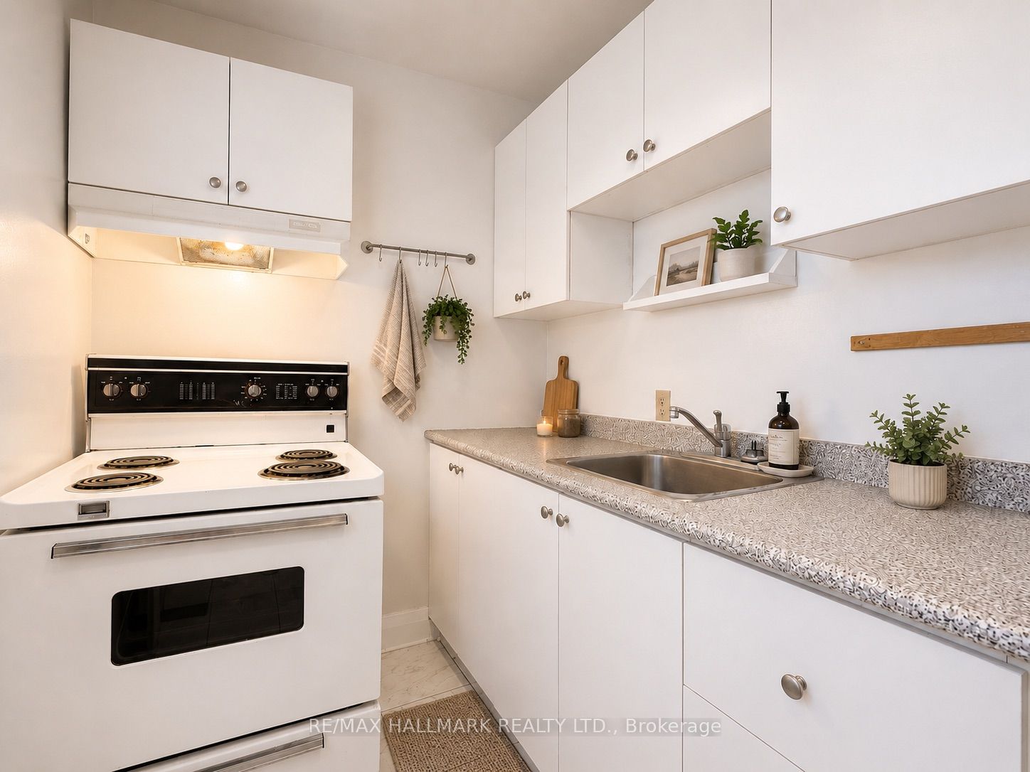155 Drayton Avenue 3, Toronto, ON M4C 3M1 photo 3