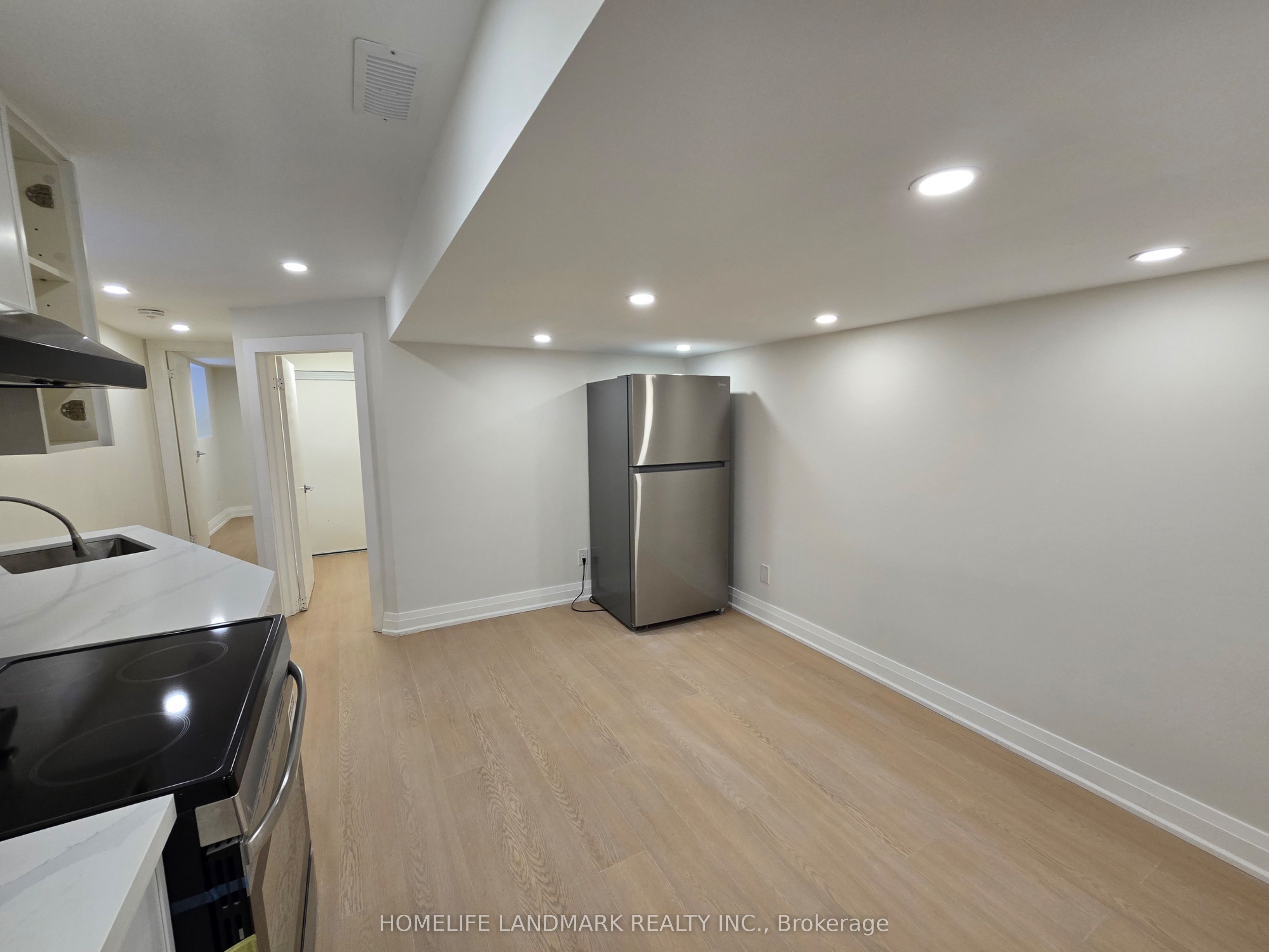 9 Alton Avenue, Toronto, ON M4L 2M3 photo 2