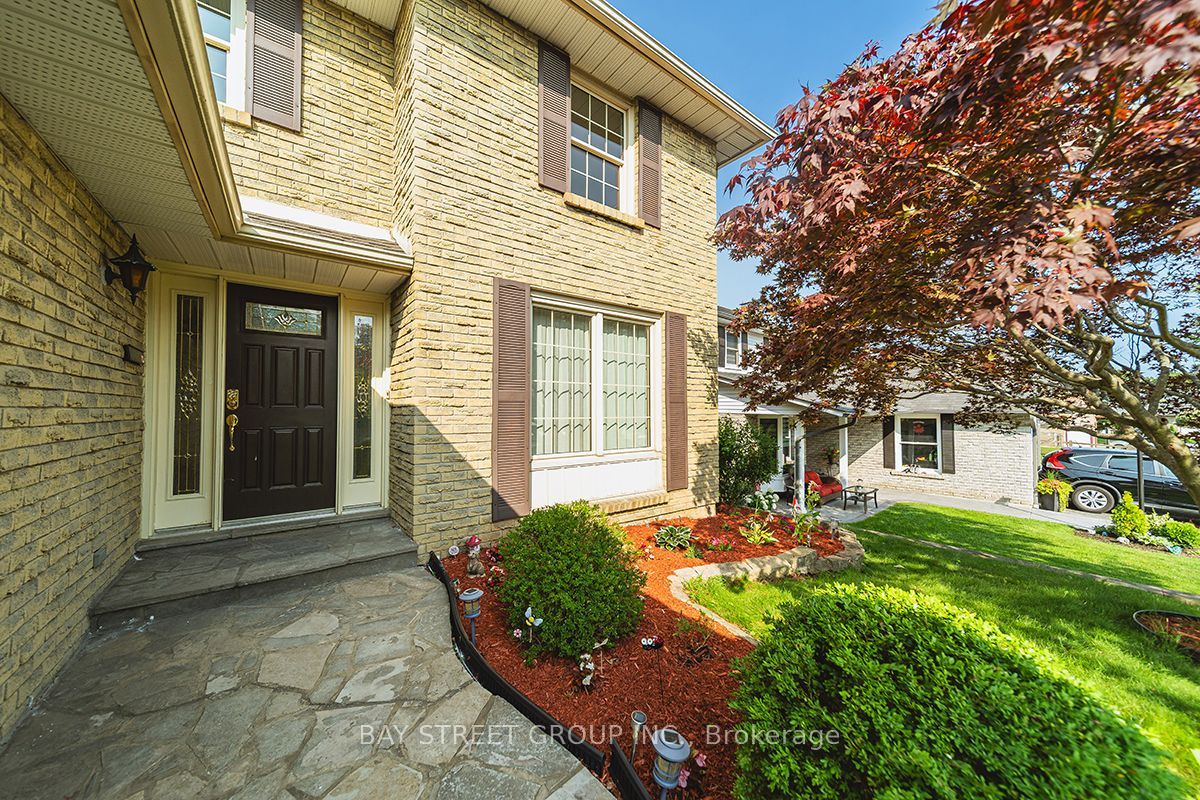 338 Prince of Wales Drive, Whitby, ON L1N 6M9 photo 2
