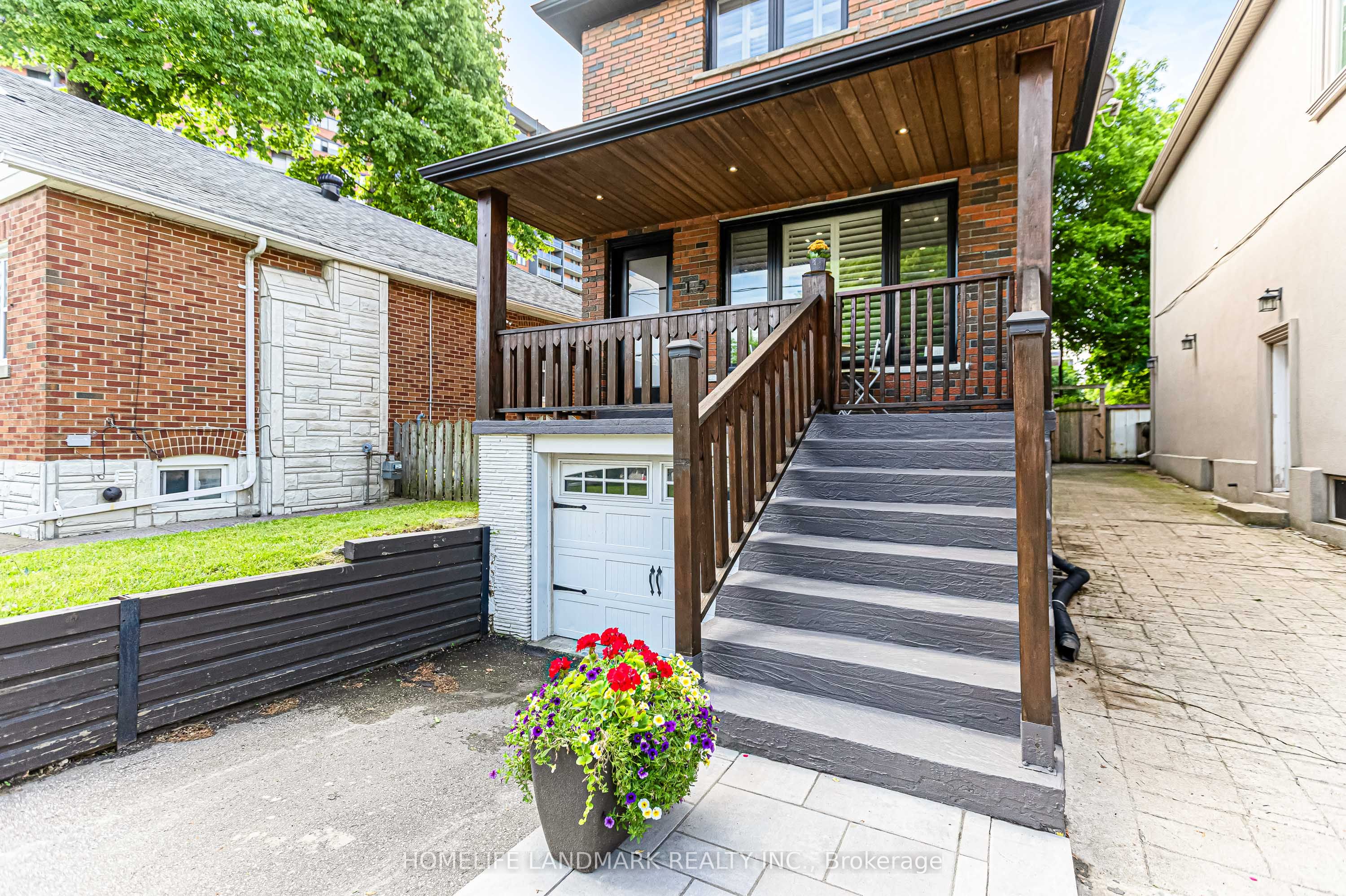 15 Denton Avenue, Toronto, ON M4C 1T7 photo 2