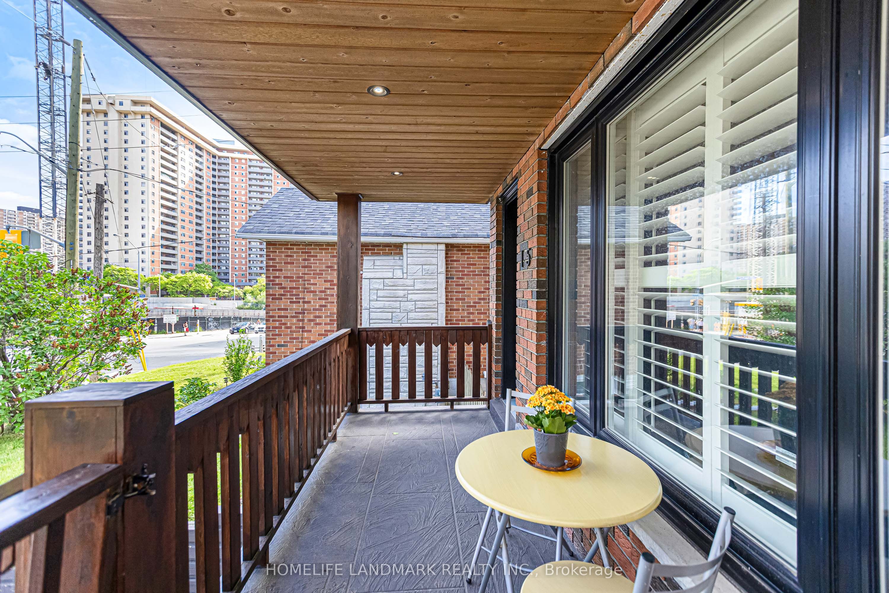 15 Denton Avenue, Toronto, ON M4C 1T7 photo 4
