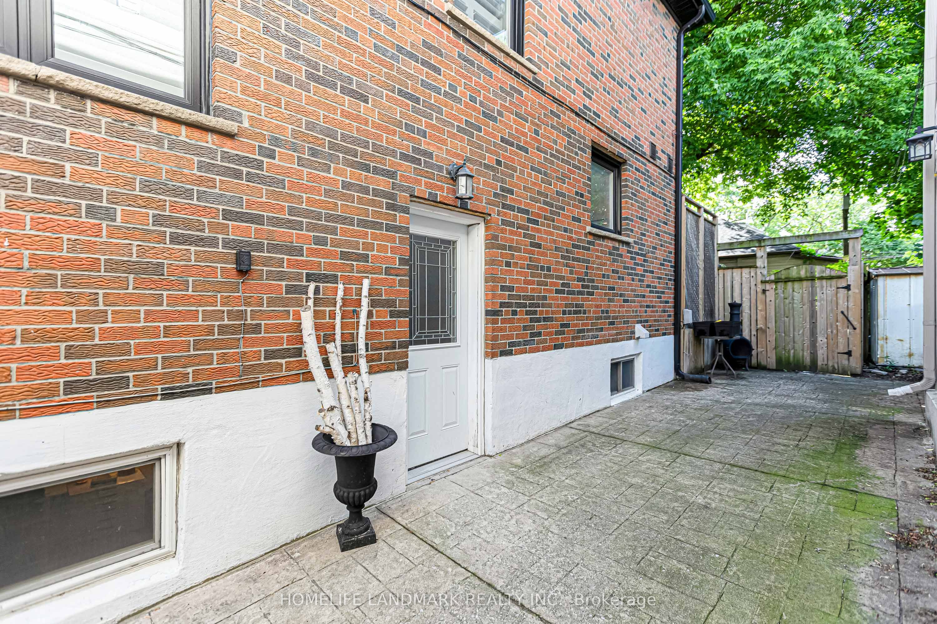 15 Denton Avenue, Toronto, ON M4C 1T7 photo 5