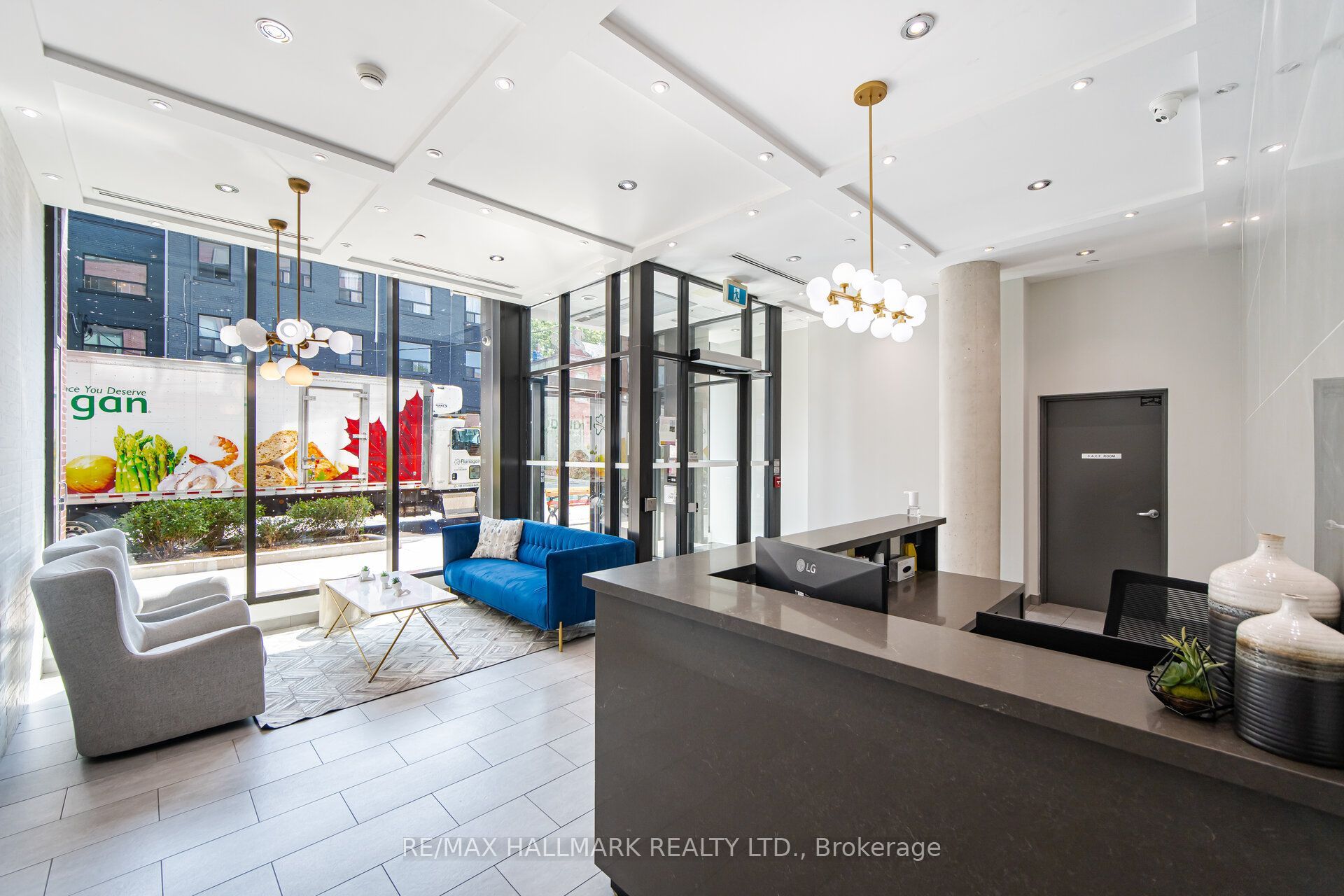 246 Logan Avenue 518, Toronto, ON M4M 0E9 photo 5