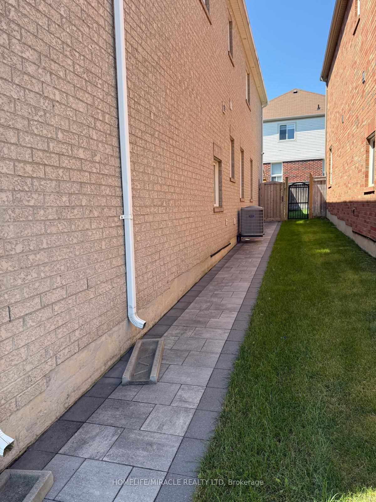 1870 ESTERBROOK Drive Basement, Oshawa, ON L1K 0N4 photo 4