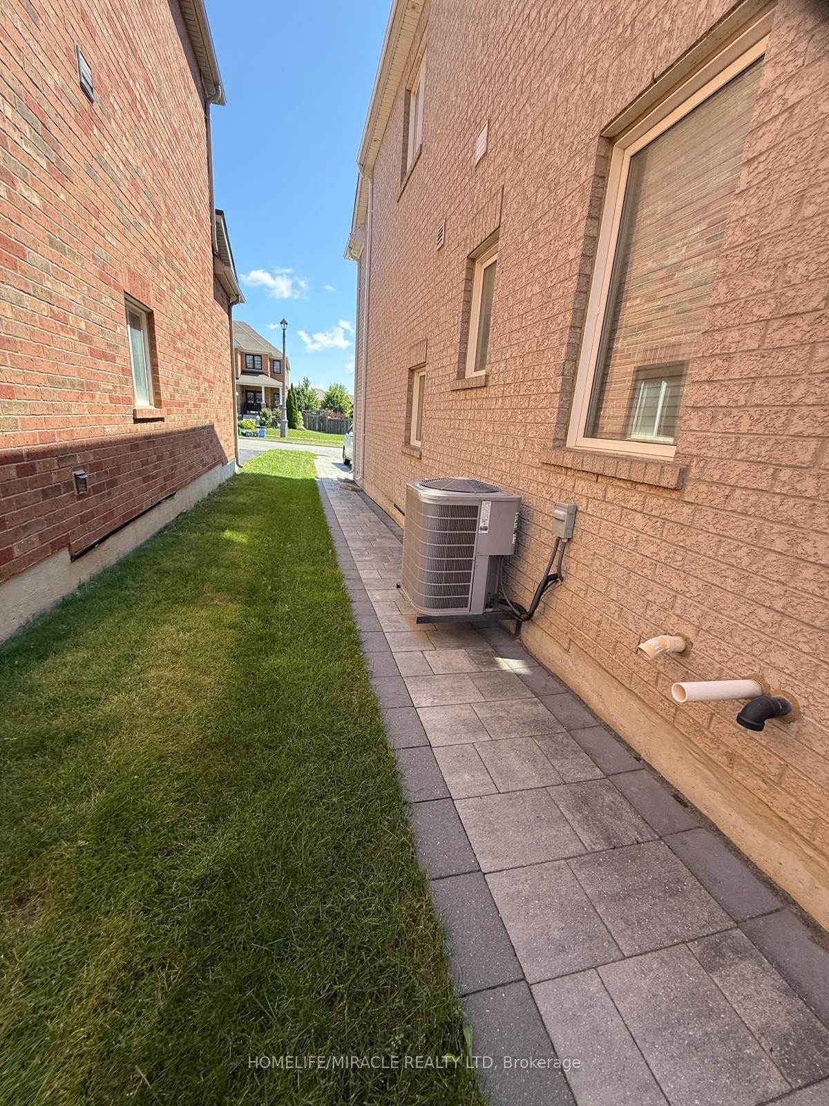 1870 ESTERBROOK Drive Basement, Oshawa, ON L1K 0N4 photo 5
