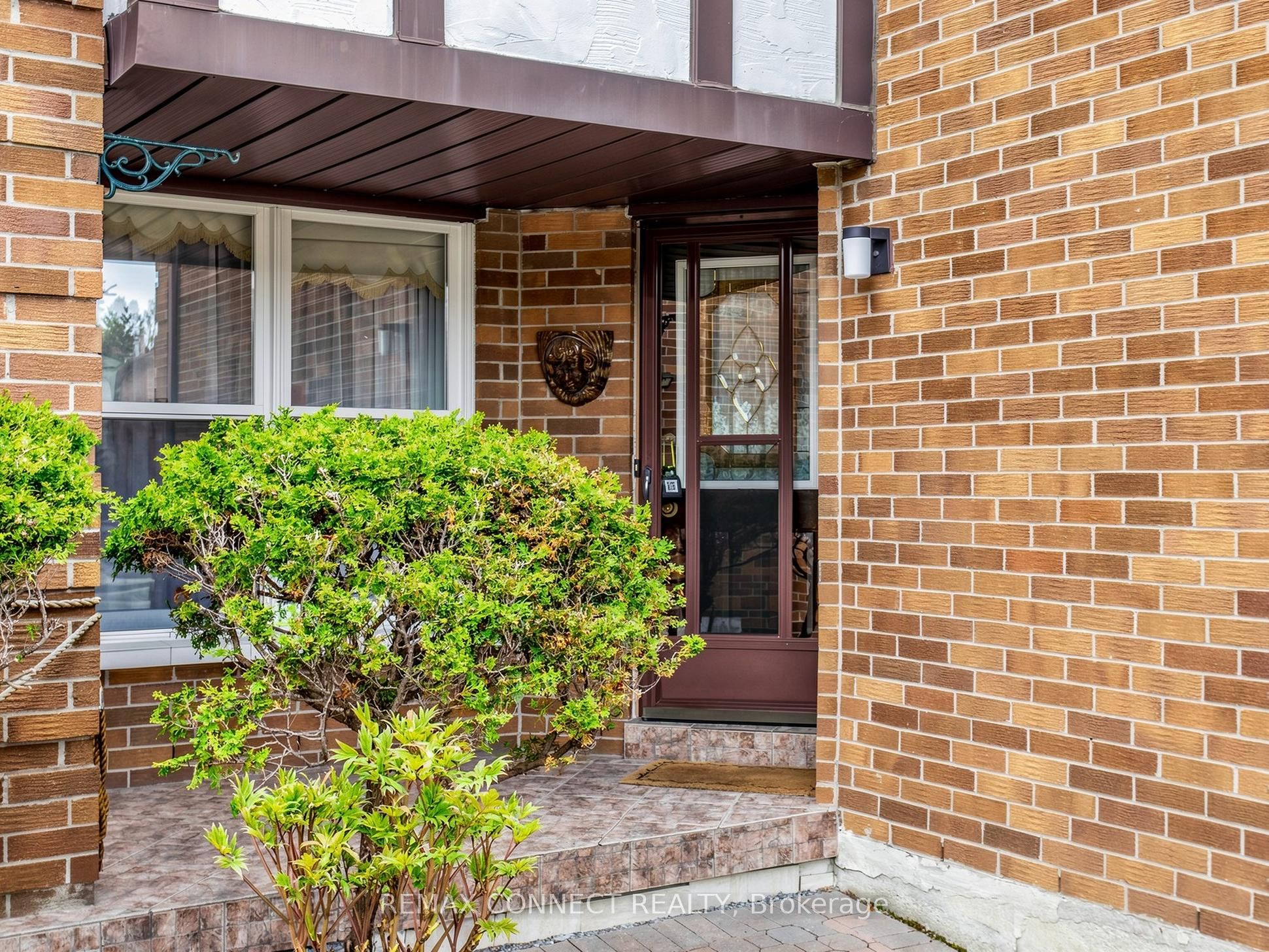 60 Starspray Boulevard, Toronto, ON M1C 4P3 photo 3