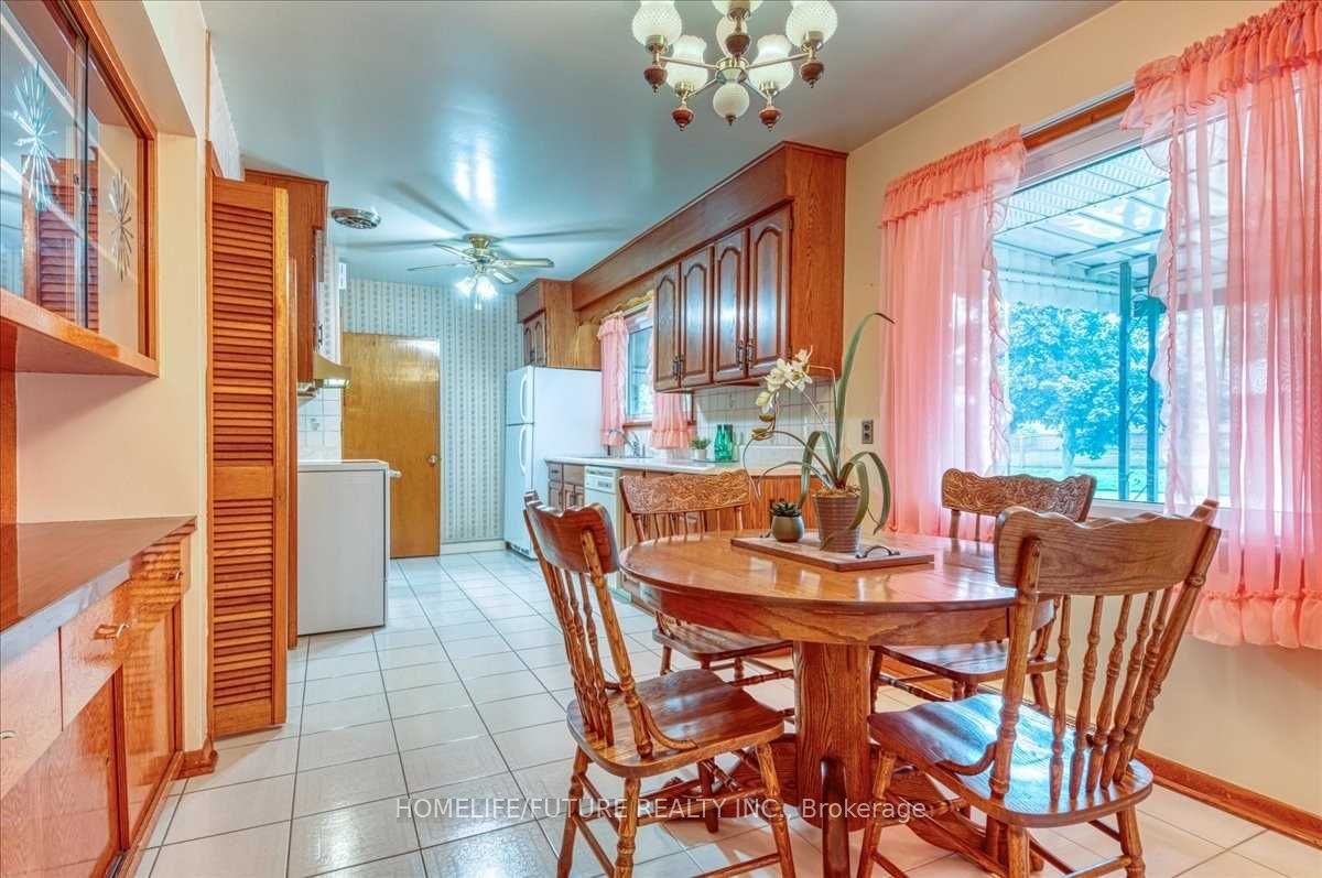 581 Gibbons Street, Oshawa, ON L1J 4Z7 photo 2