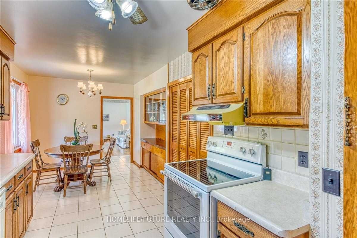 581 Gibbons Street, Oshawa, ON L1J 4Z7 photo 3