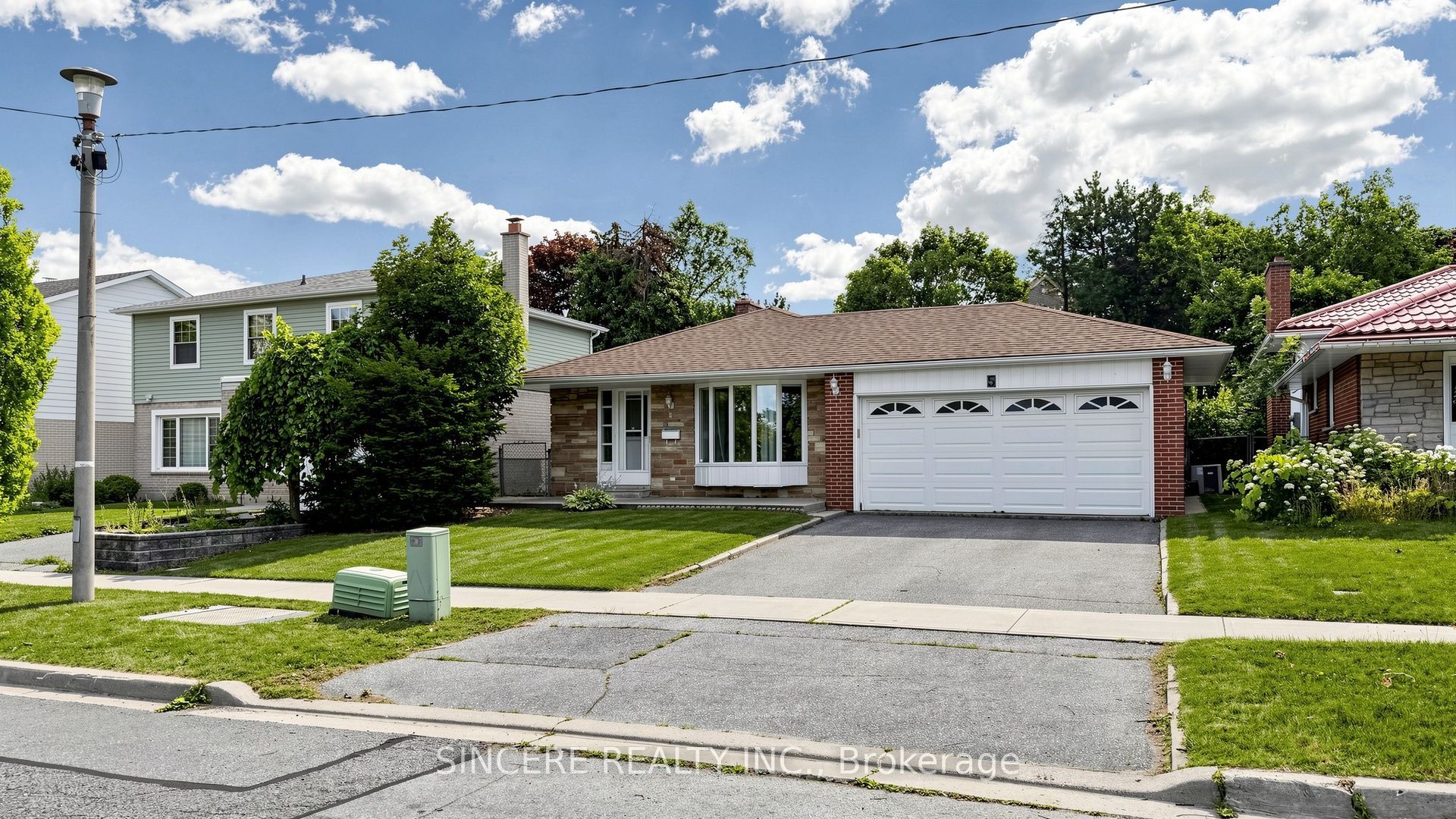 5 Glendower Circuit, Toronto, ON M1T 2Y9