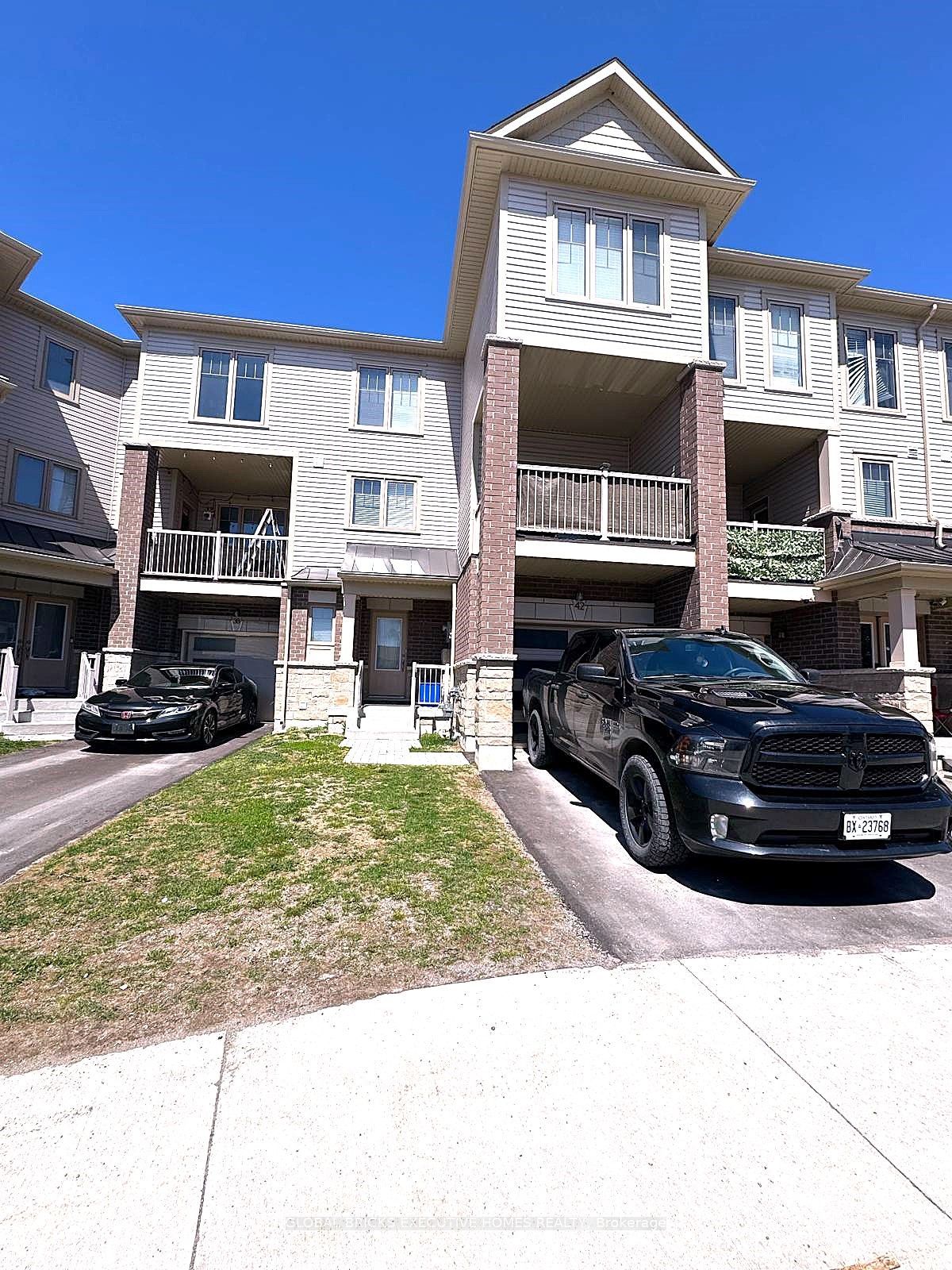 42 Ambereen Place E, Clarington, ON L1C 7H5 photo 2