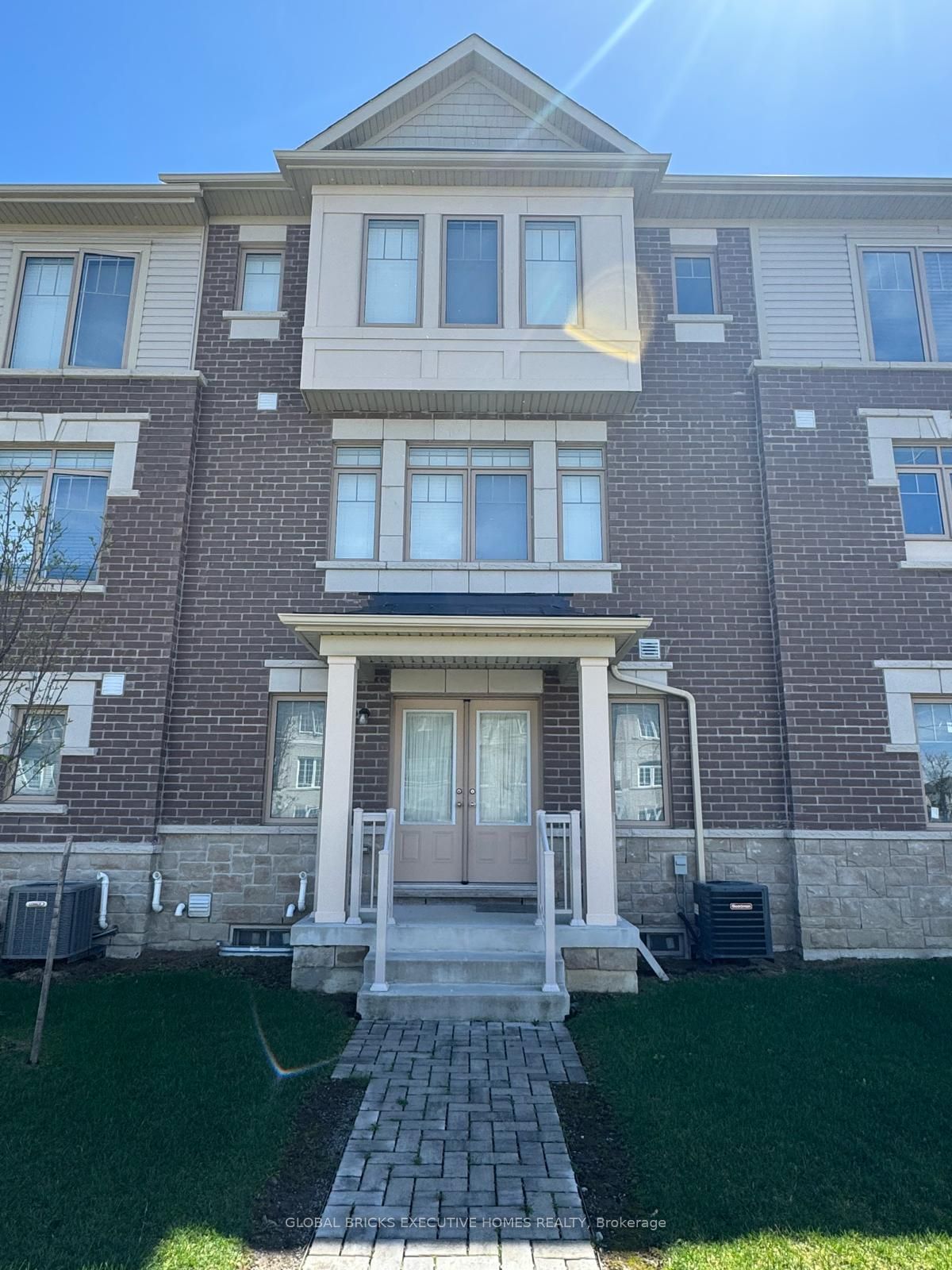 42 Ambereen Place E, Clarington, ON L1C 7H5 photo 3