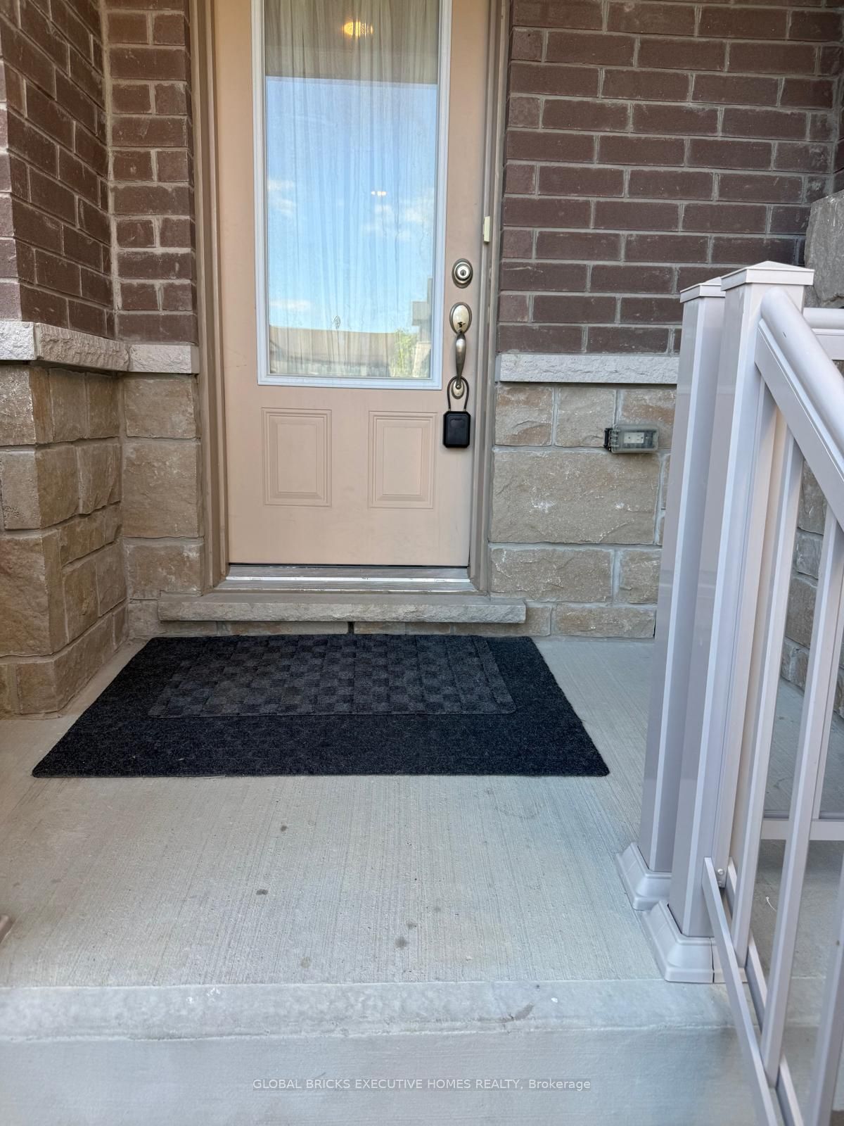 42 Ambereen Place E, Clarington, ON L1C 7H5 photo 5