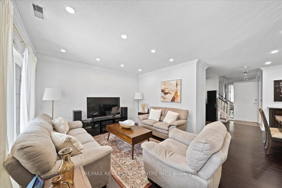 1400 The Esplanade N/A N 808, Pickering, ON L1V 6V2 photo 3