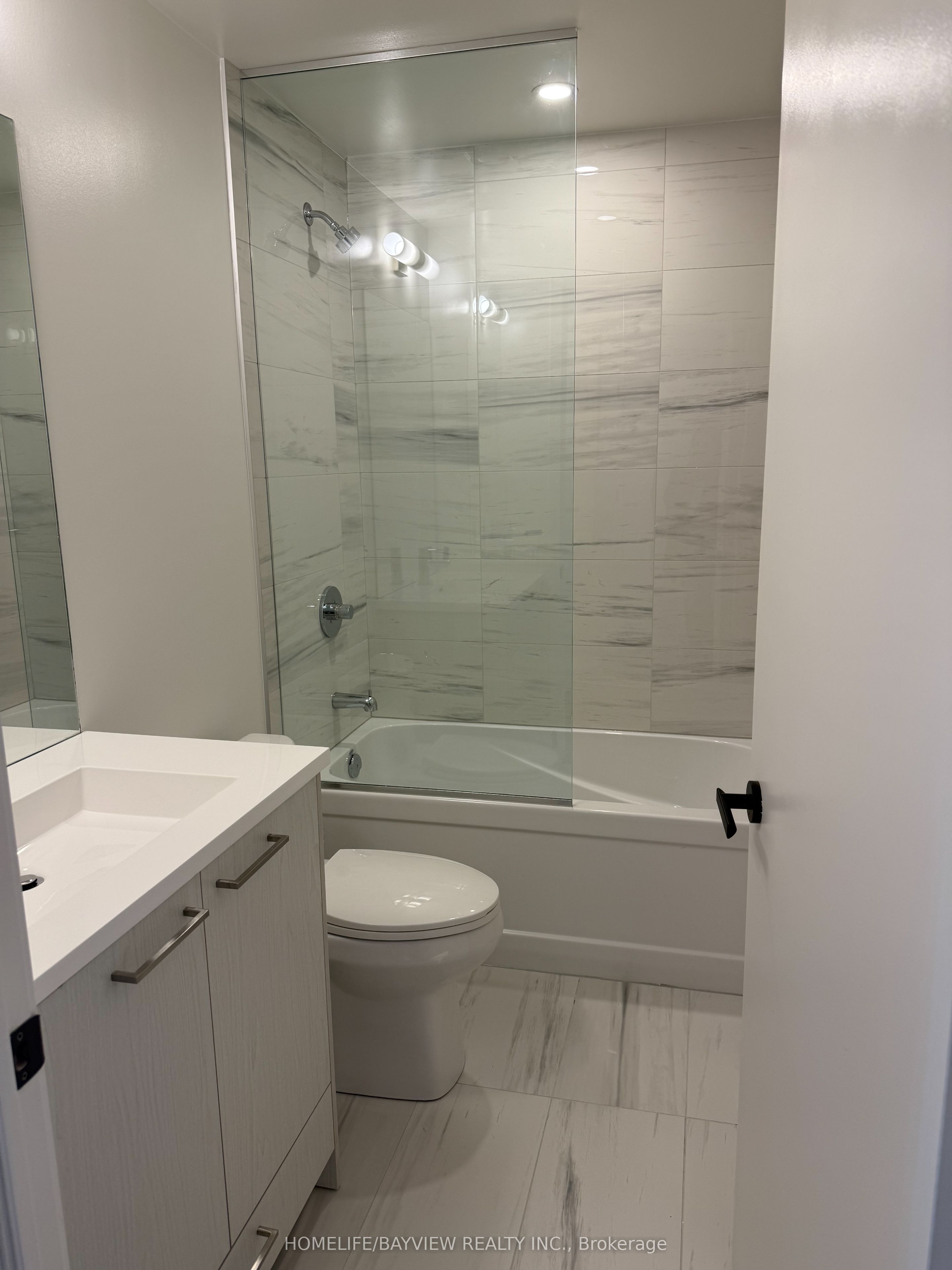 2545 Simcoe Street 2421, Oshawa, ON L1L 0W3 photo 2