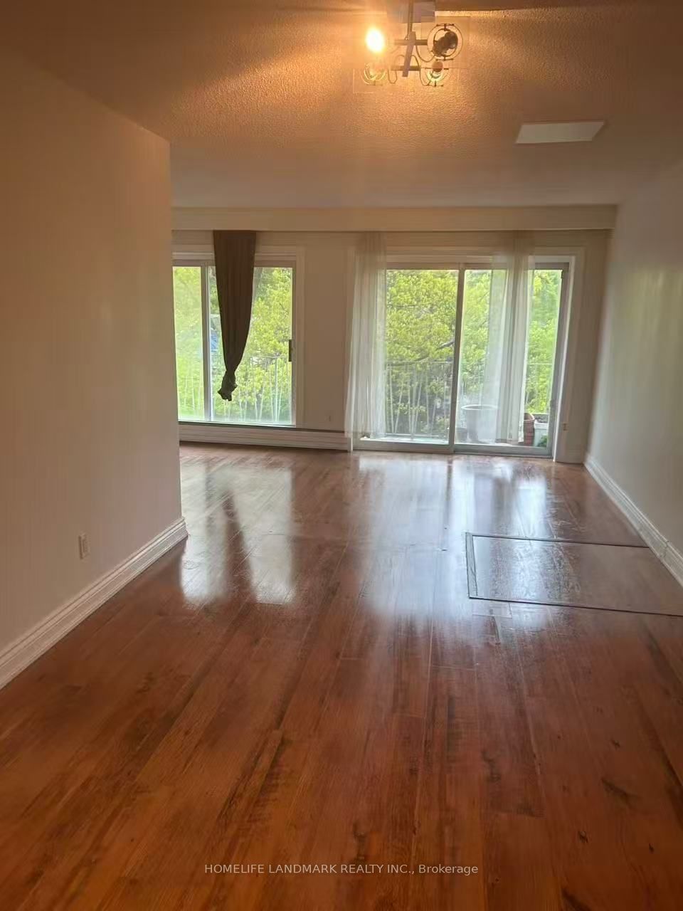 213 Kenilworth Avenue Upper, Toronto, ON M4L 3S7 photo 2