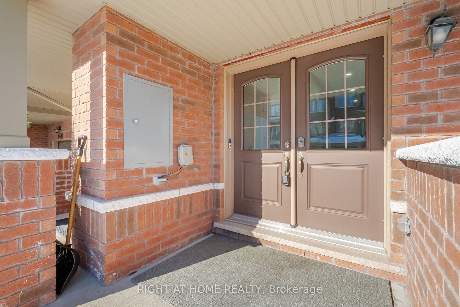 48 Porcelain Way, Whitby, ON L1R 0R6 photo 3