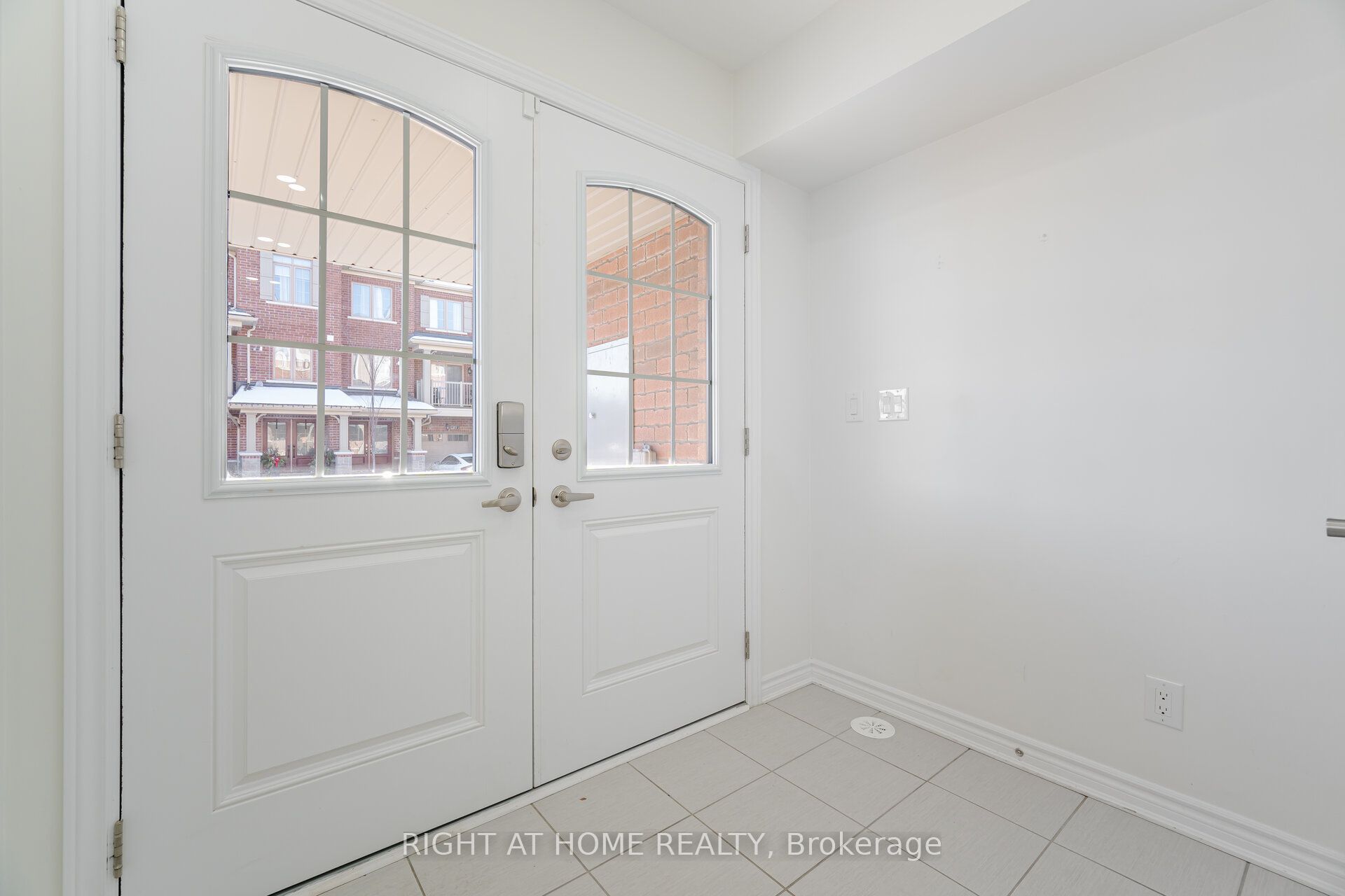 48 Porcelain Way, Whitby, ON L1R 0R6 photo 4