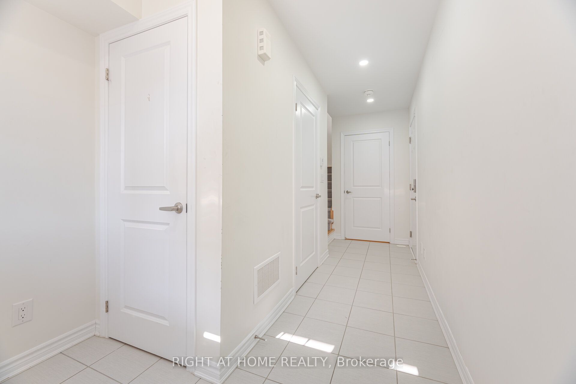 48 Porcelain Way, Whitby, ON L1R 0R6 photo 5