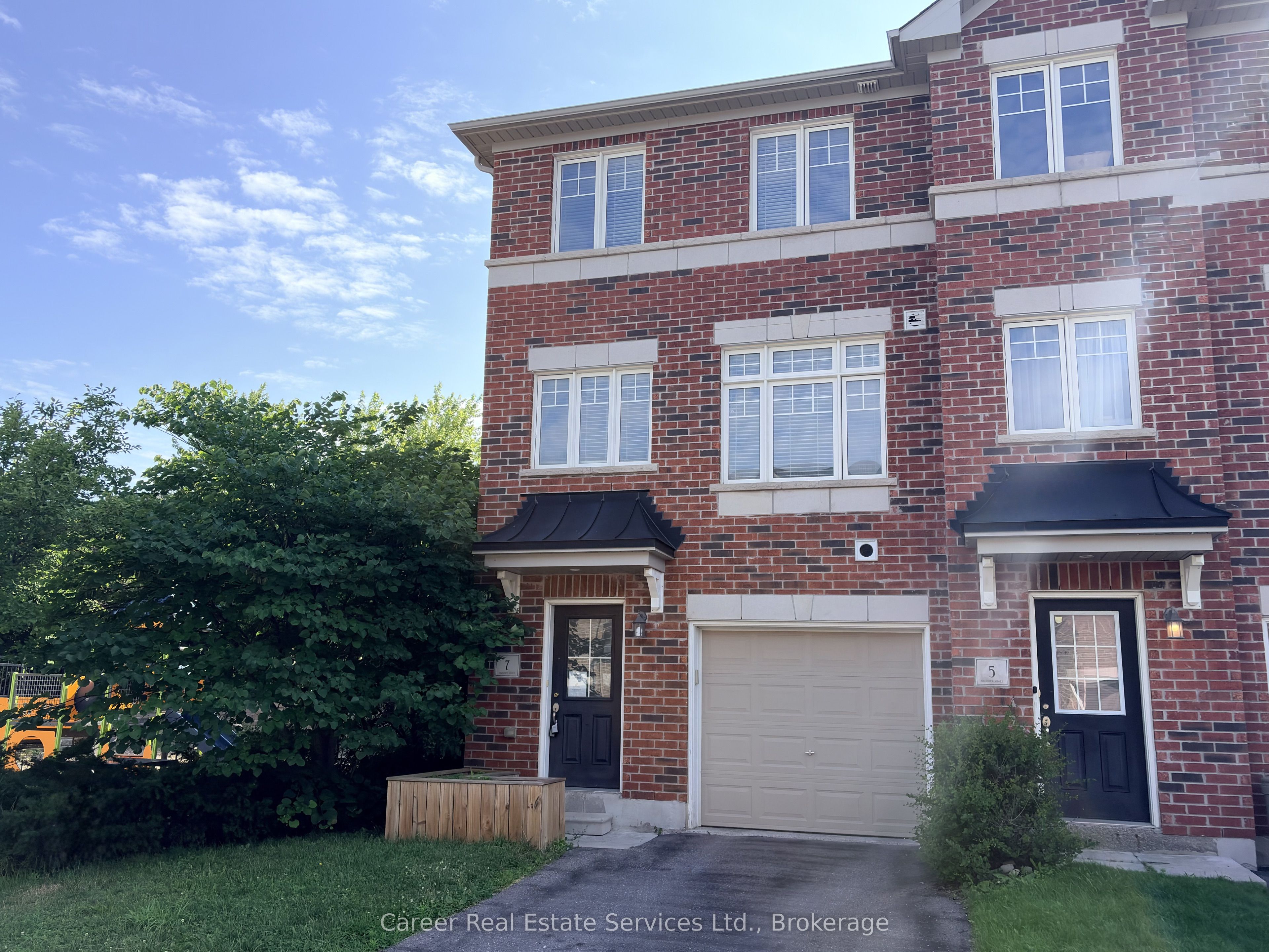 7 Ken Bromley Lane, Clarington, ON L1C 0S4 photo 2