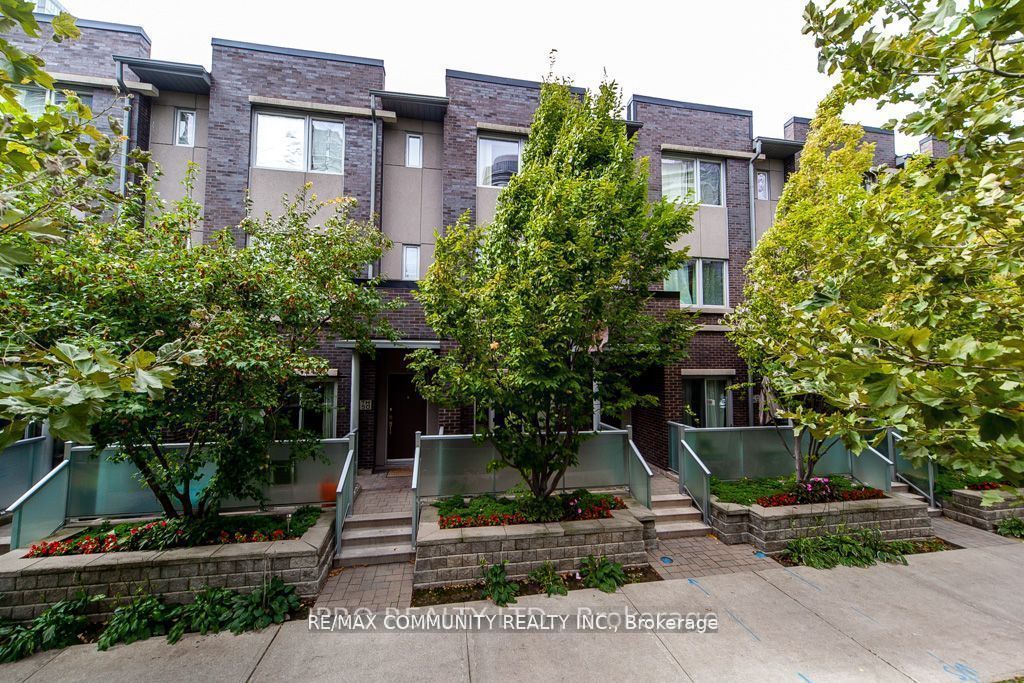 315 Village Green Square Street TH51, Toronto, ON M1S 0L2