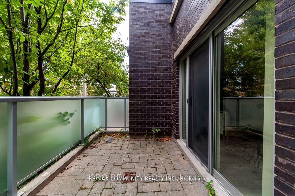 315 Village Green Square Street TH51, Toronto, ON M1S 0L2 photo 2