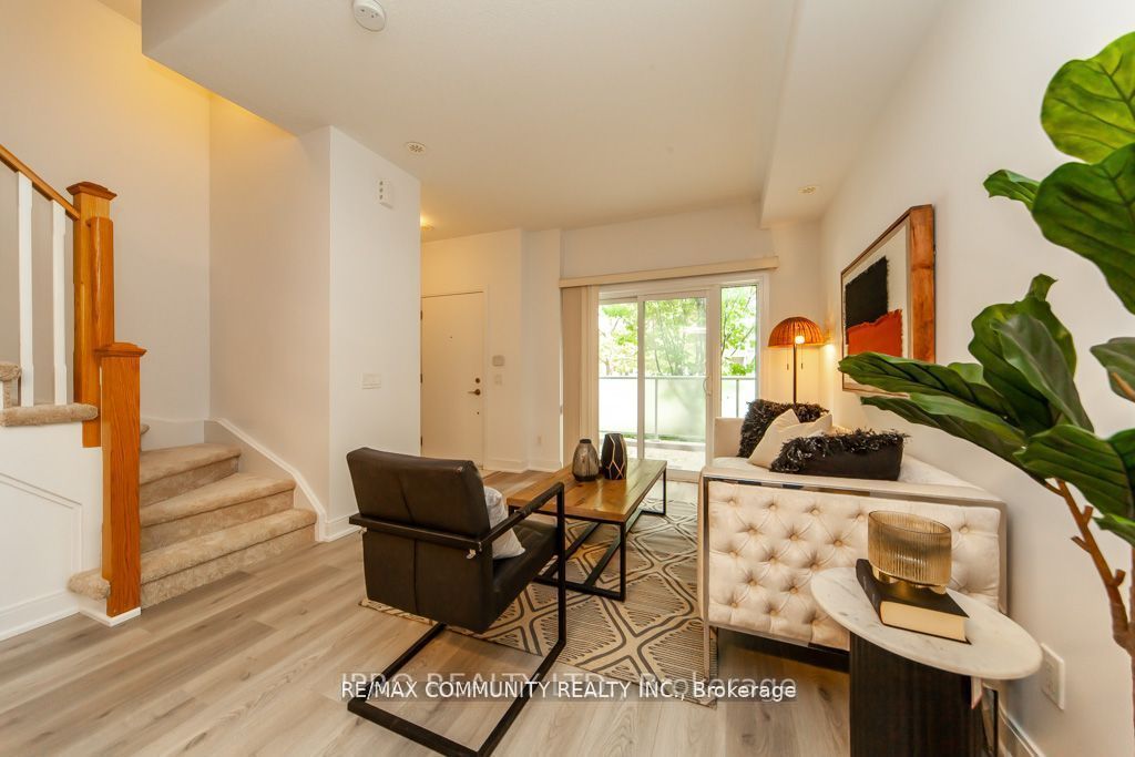 315 Village Green Square Street TH51, Toronto, ON M1S 0L2 photo 4