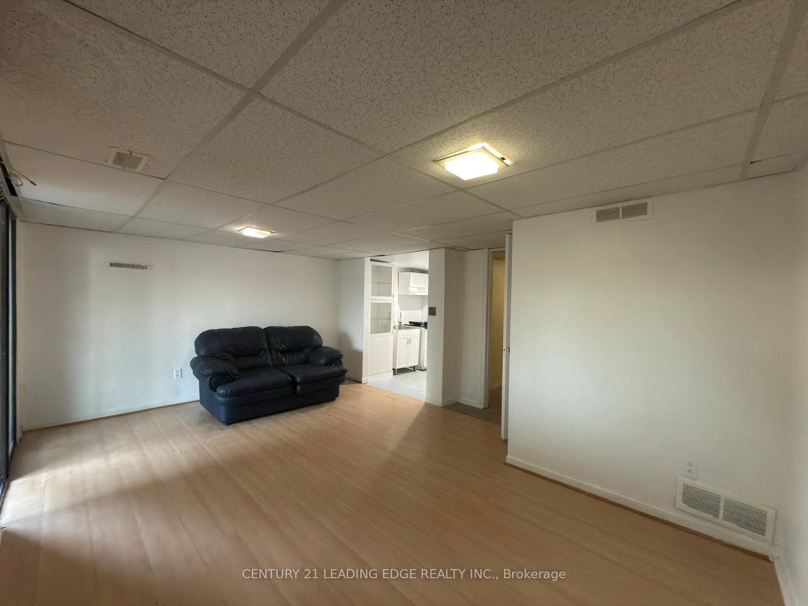 2157 Denby Drive Basement, Pickering, ON L1X 2A8 photo 3