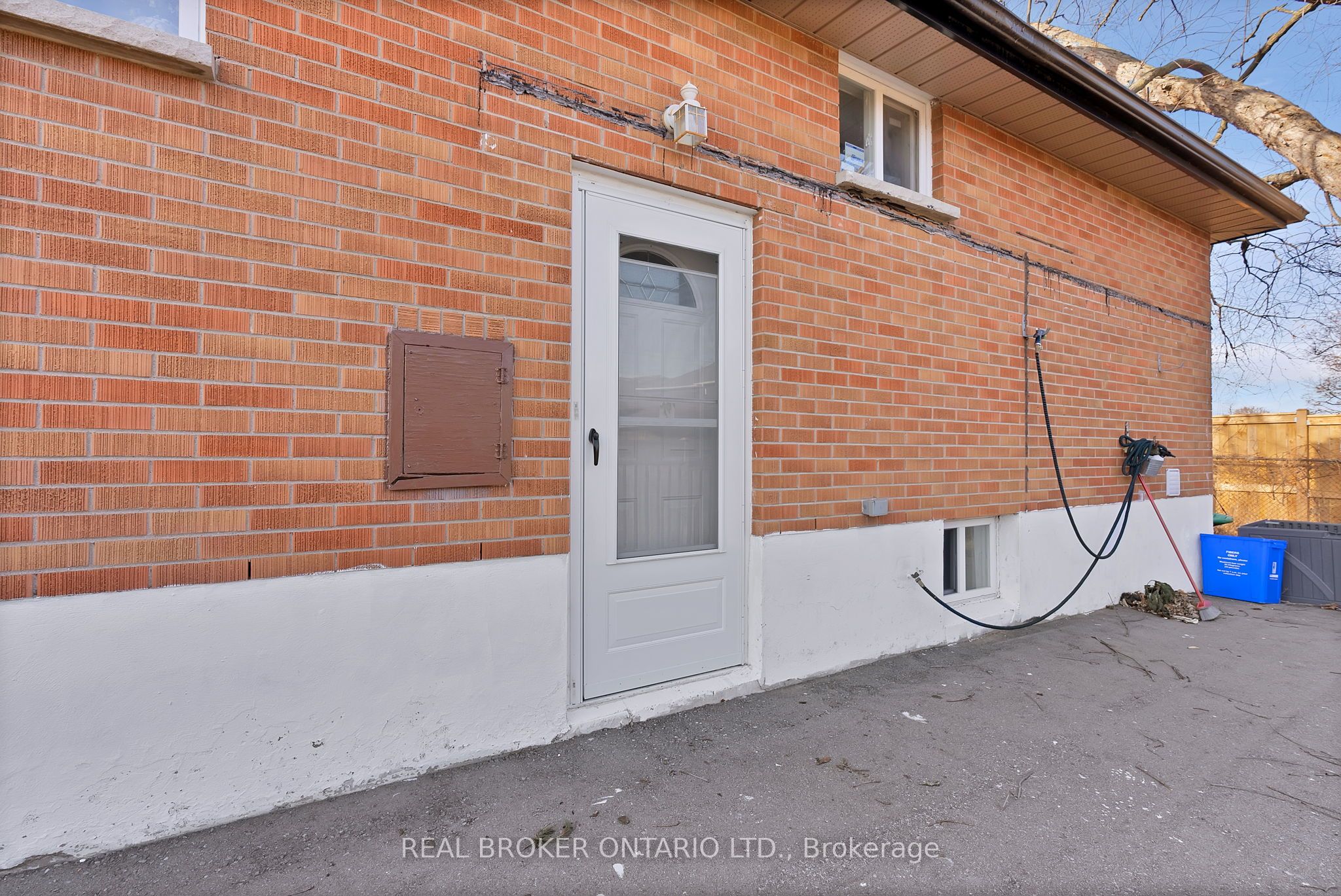 744 Olive Avenue BSMT, Oshawa, ON L1H 2S3 photo 2