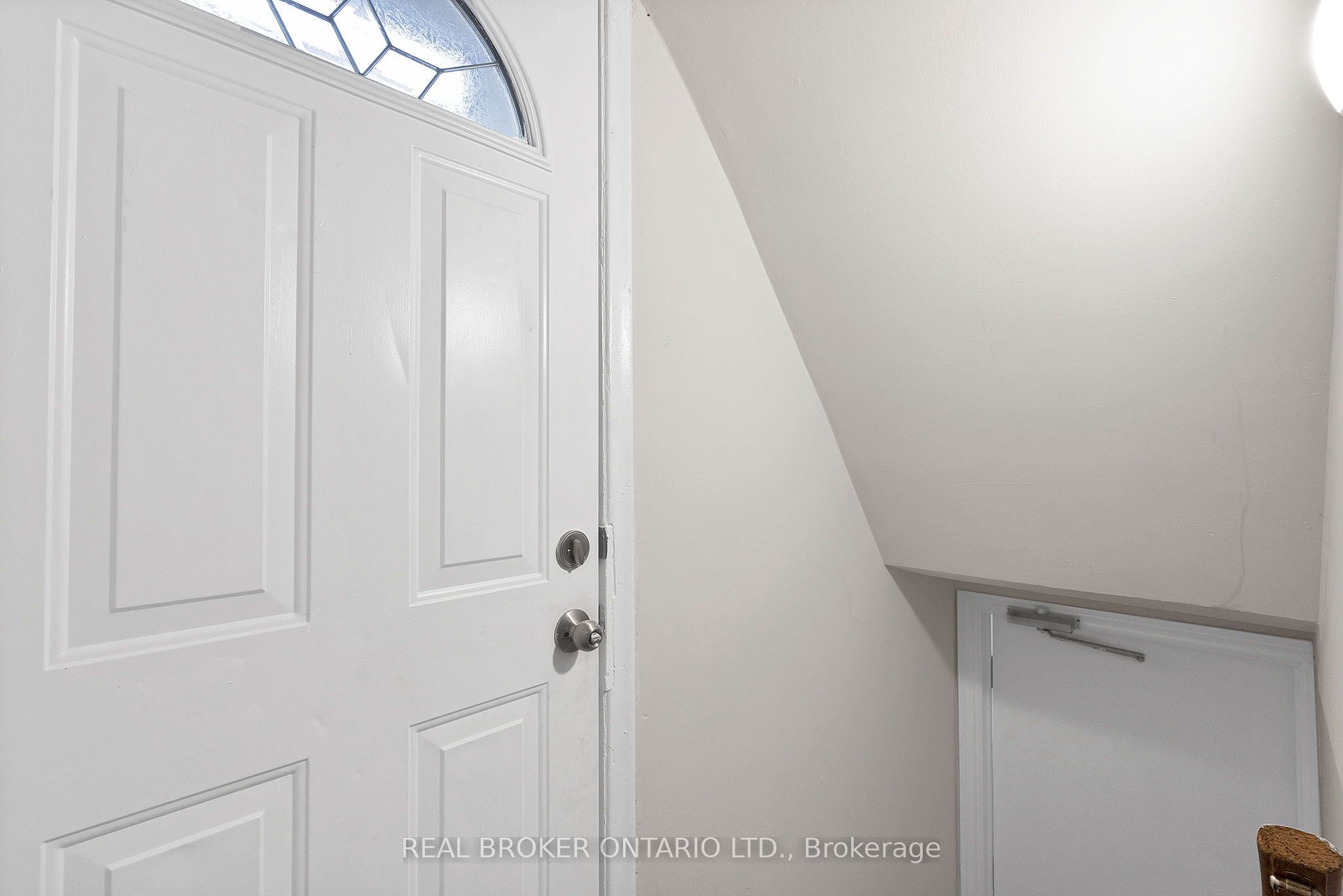 744 Olive Avenue BSMT, Oshawa, ON L1H 2S3 photo 3