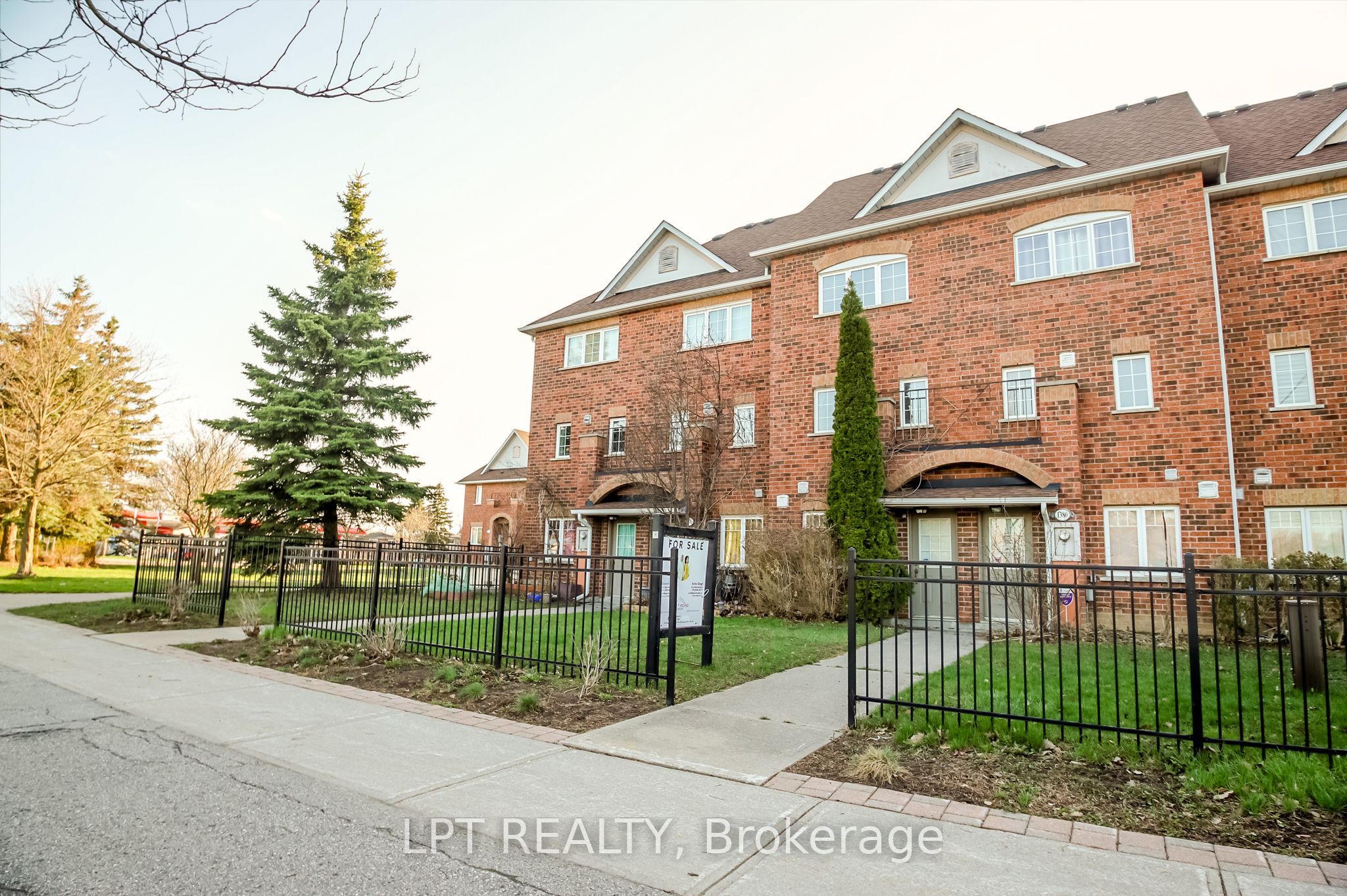 1378 Meadowvale Road 36, Toronto, ON M1B 5Z4 photo 2