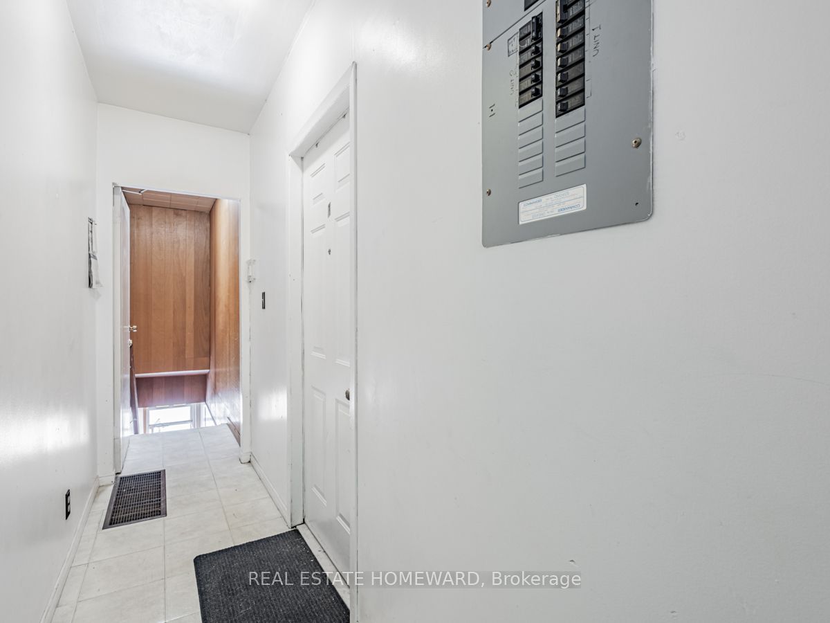 2438 Danforth Avenue, Toronto, ON M4C 1K9 photo 2