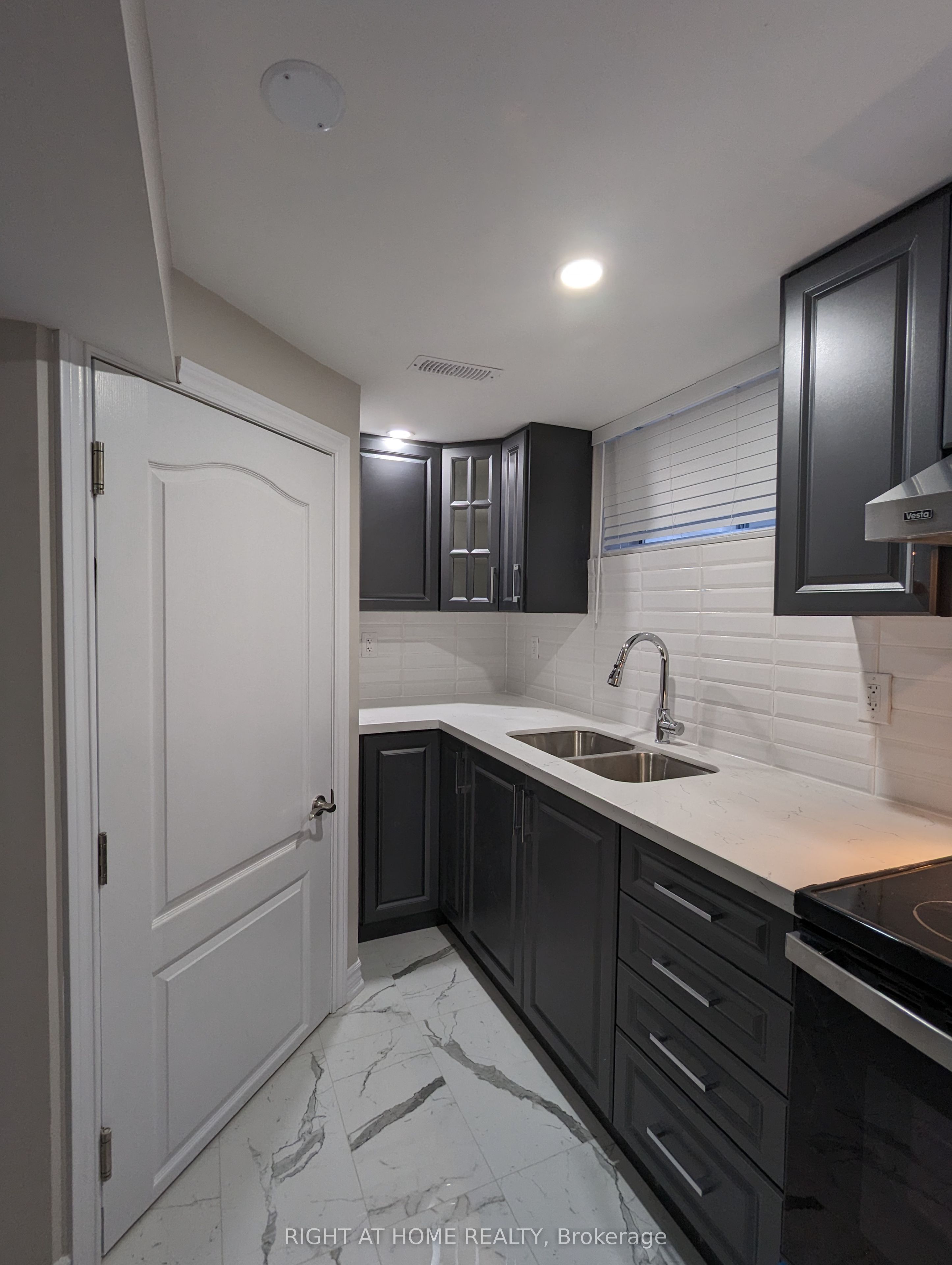 29 Brantford Drive, Toronto, ON M1W 1E2 photo 2