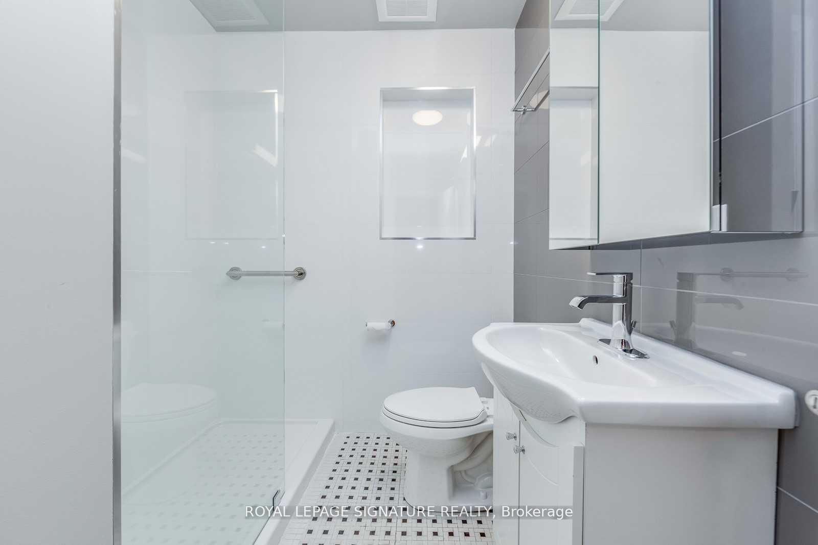 1089 Broadview Avenue 2, Toronto, ON M4K 2S4 photo 5