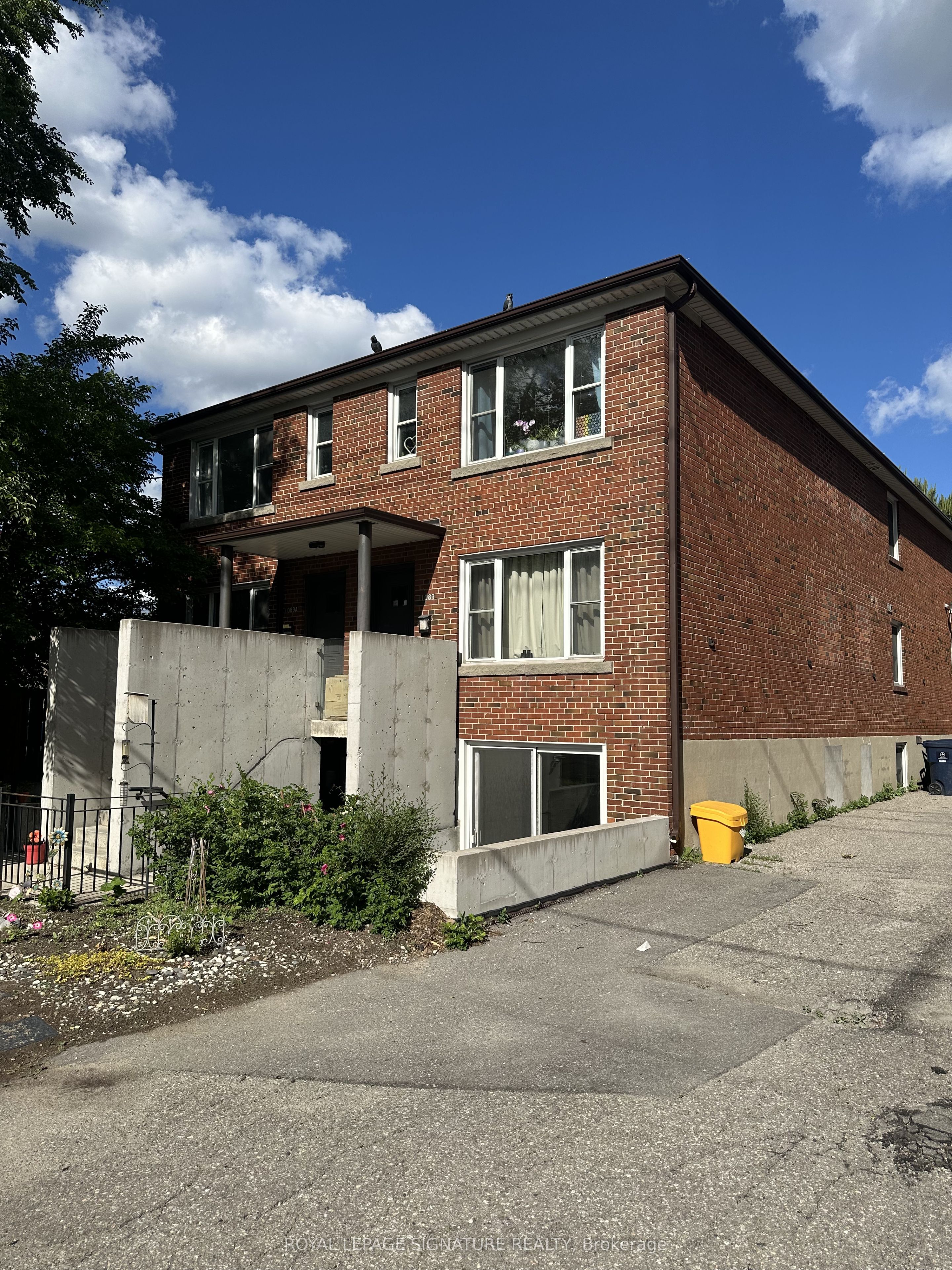 1089 Broadview Avenue 3, Toronto, ON M4K 2S4