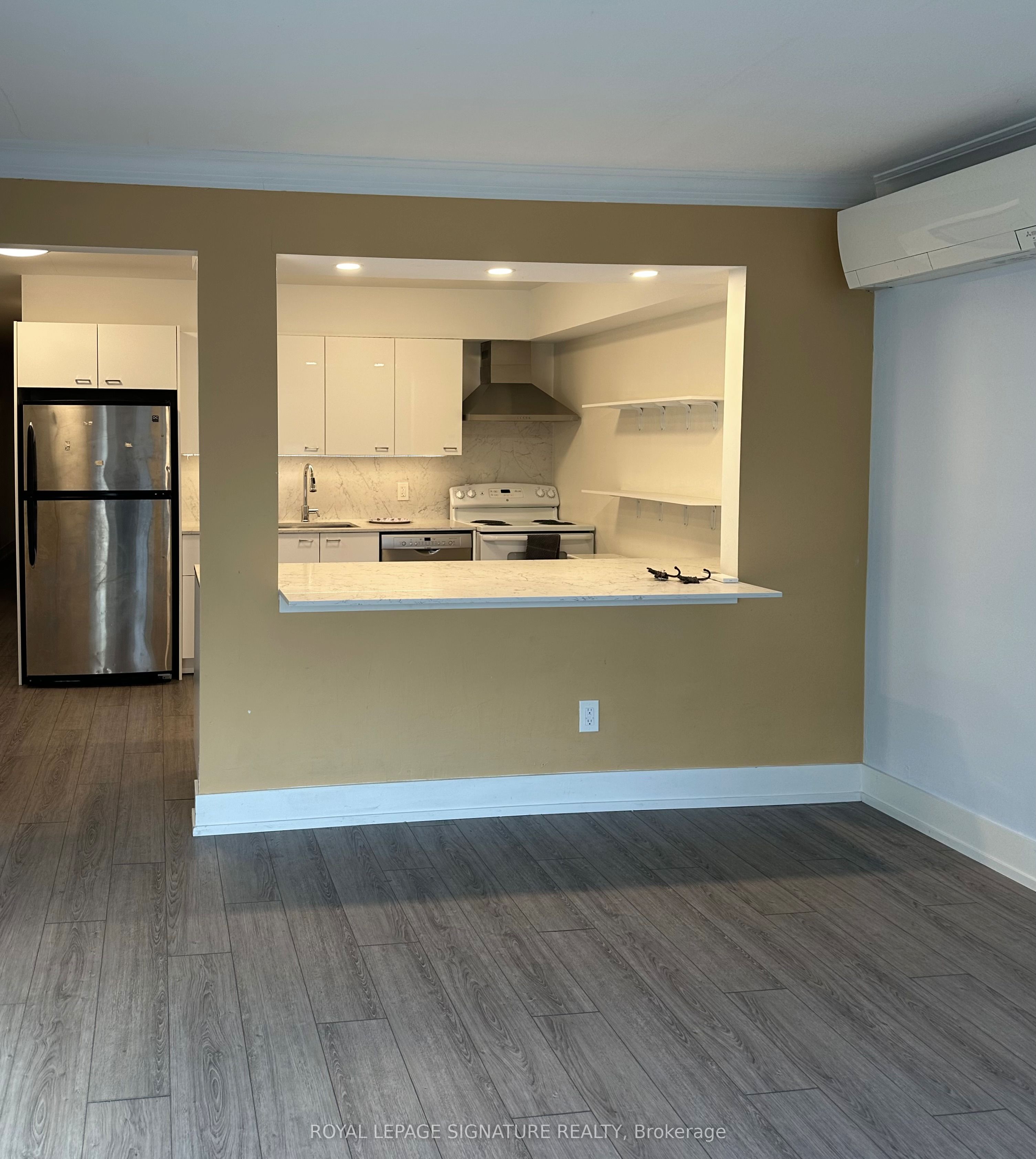 1089 Broadview Avenue 3, Toronto, ON M4K 2S4 photo 2
