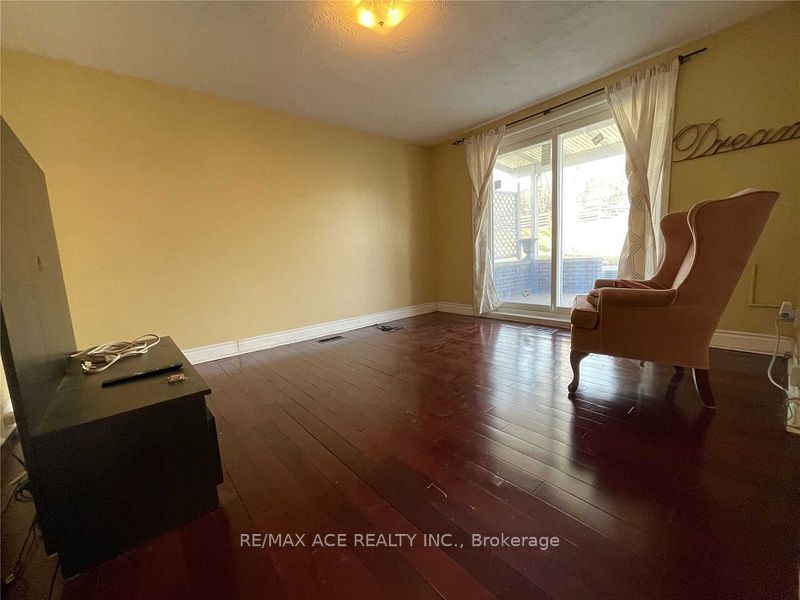 40 Cavehill Crescent Lower, Toronto, ON M1R 4P9