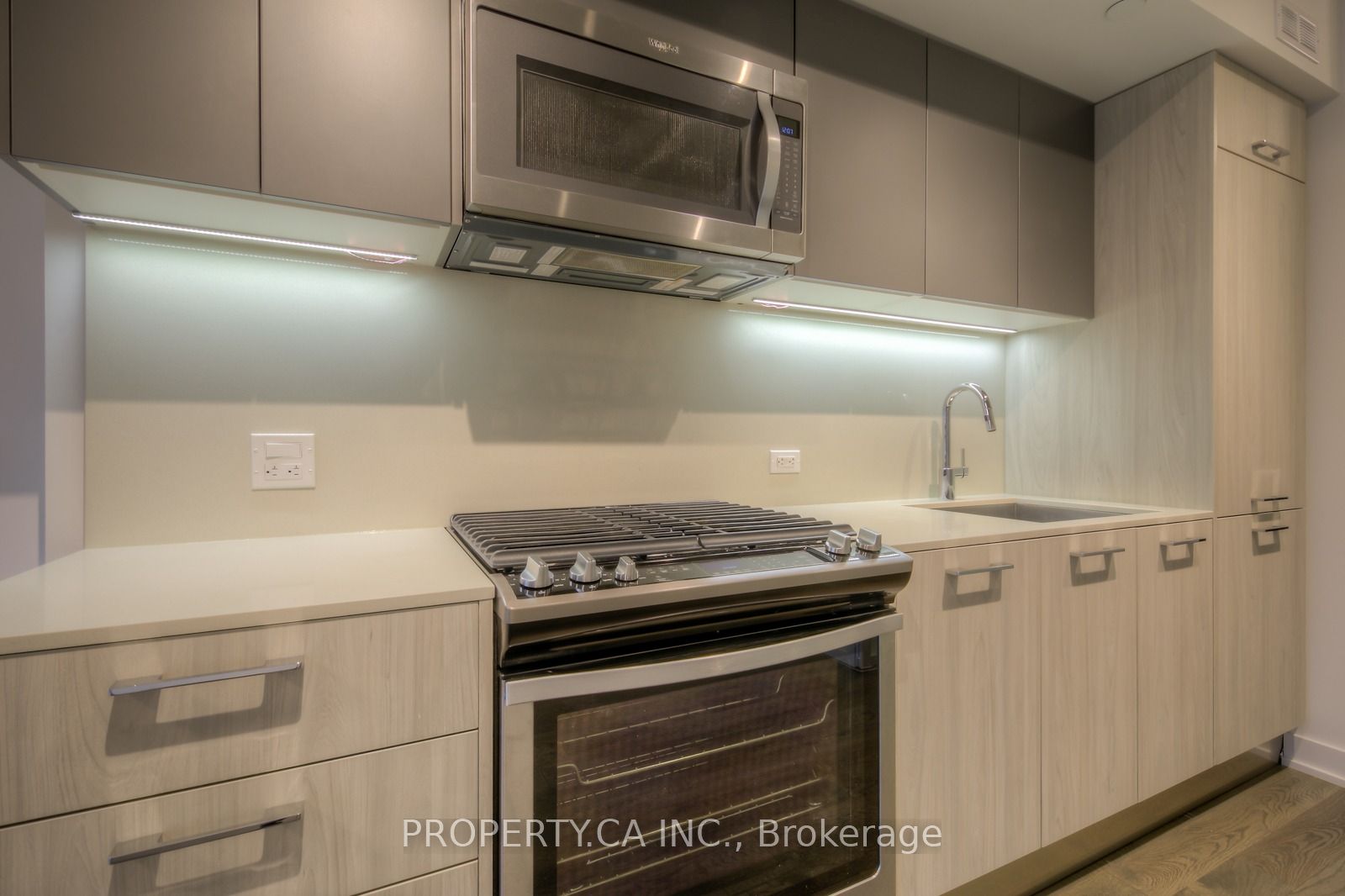 665 Kingston Road 406, Toronto, ON M4E 0R6 photo 4