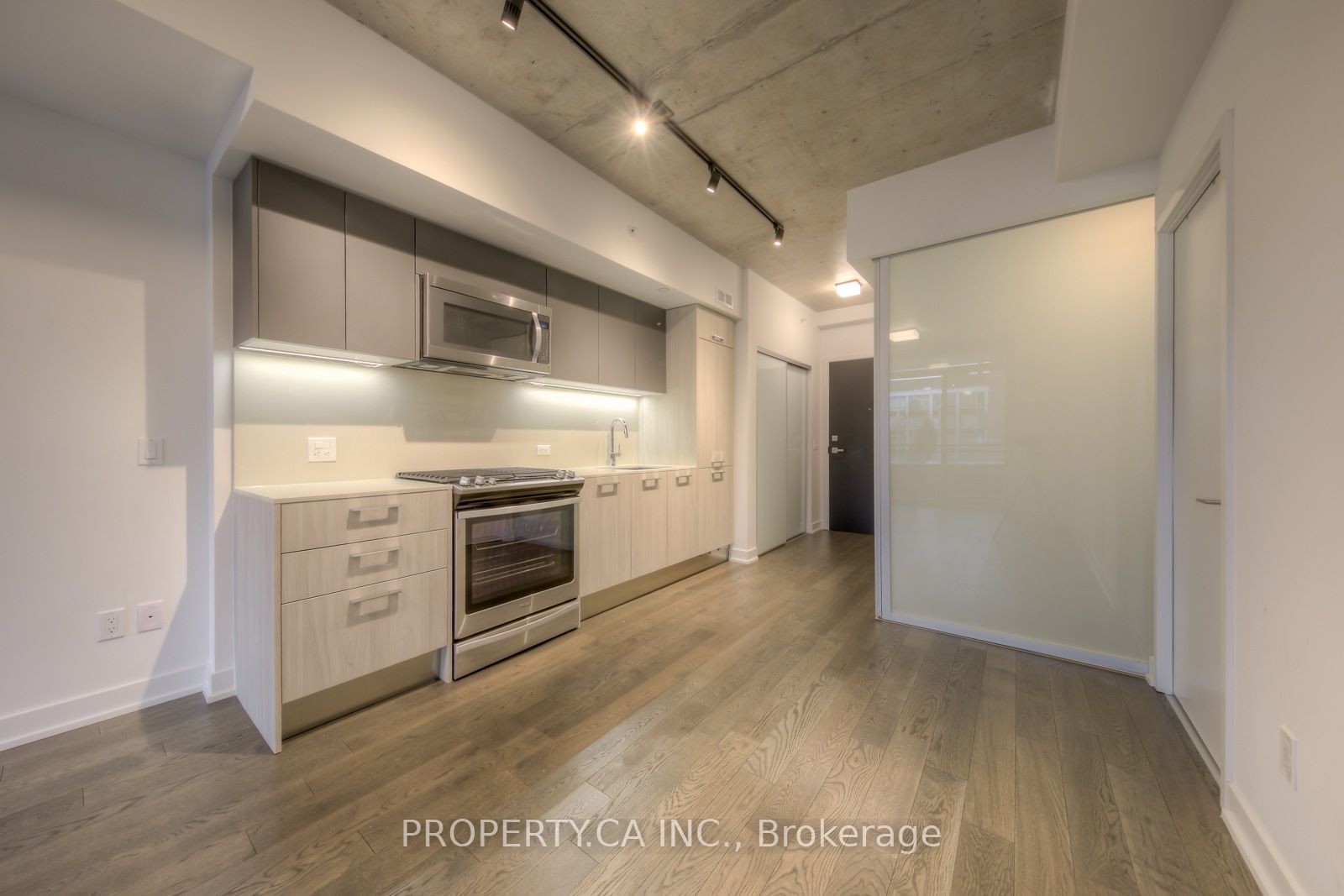 665 Kingston Road 406, Toronto, ON M4E 0R6 photo 5