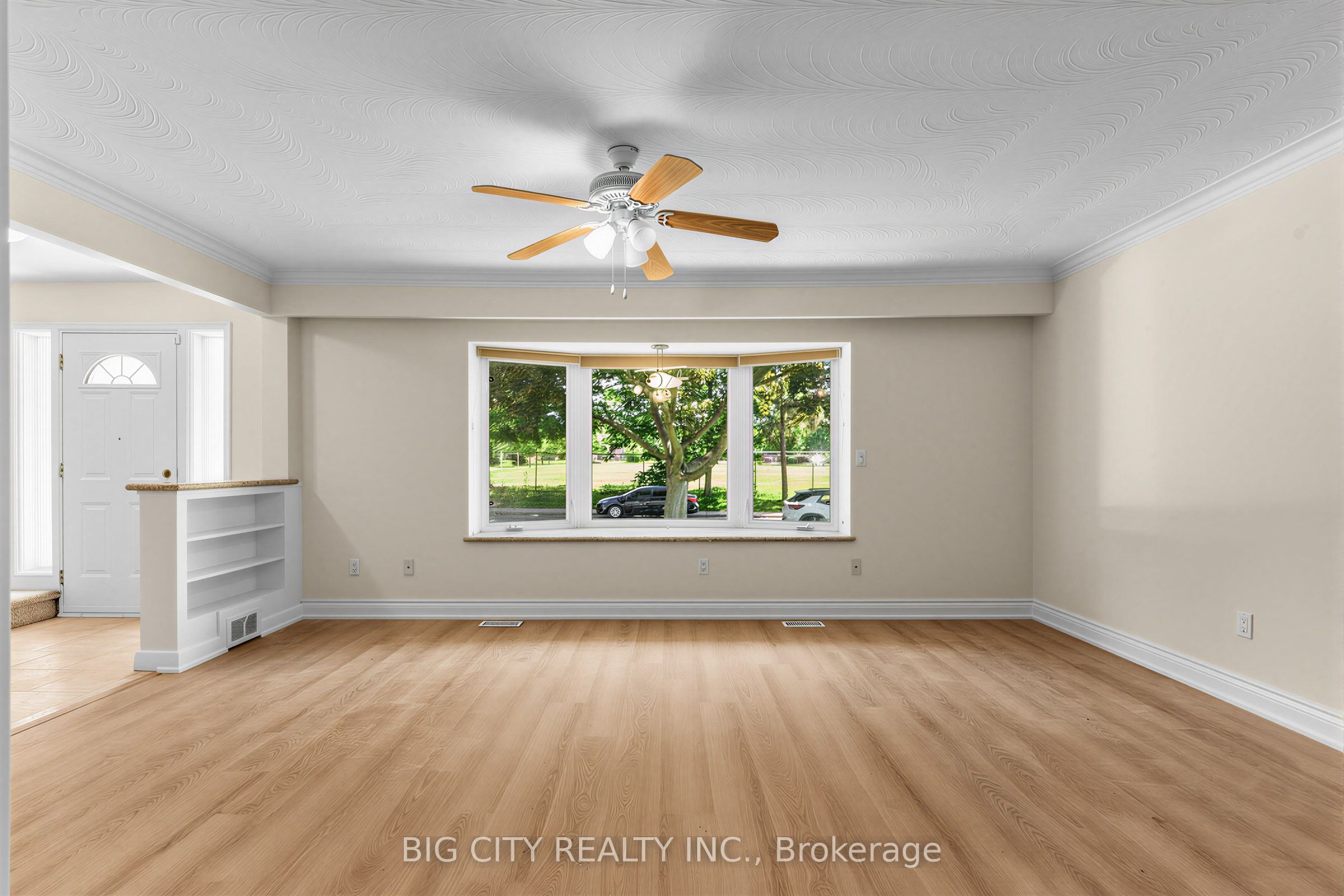 30 Lozoway Drive Lower, Toronto, ON M1K 2Y4 photo 3