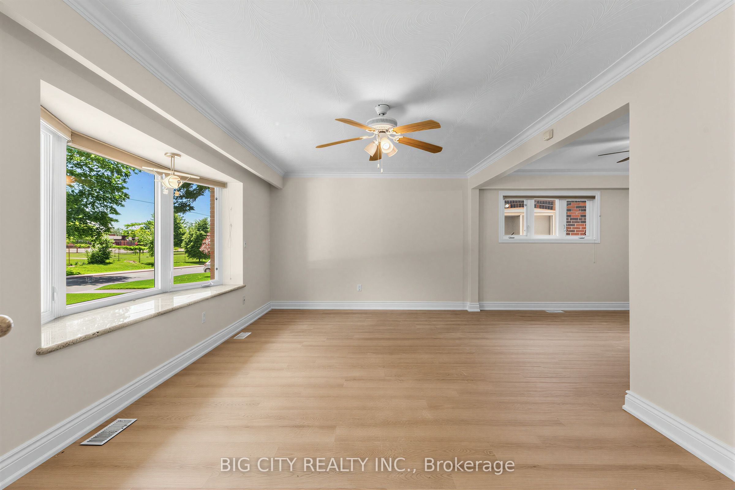 30 Lozoway Drive Lower, Toronto, ON M1K 2Y4 photo 4