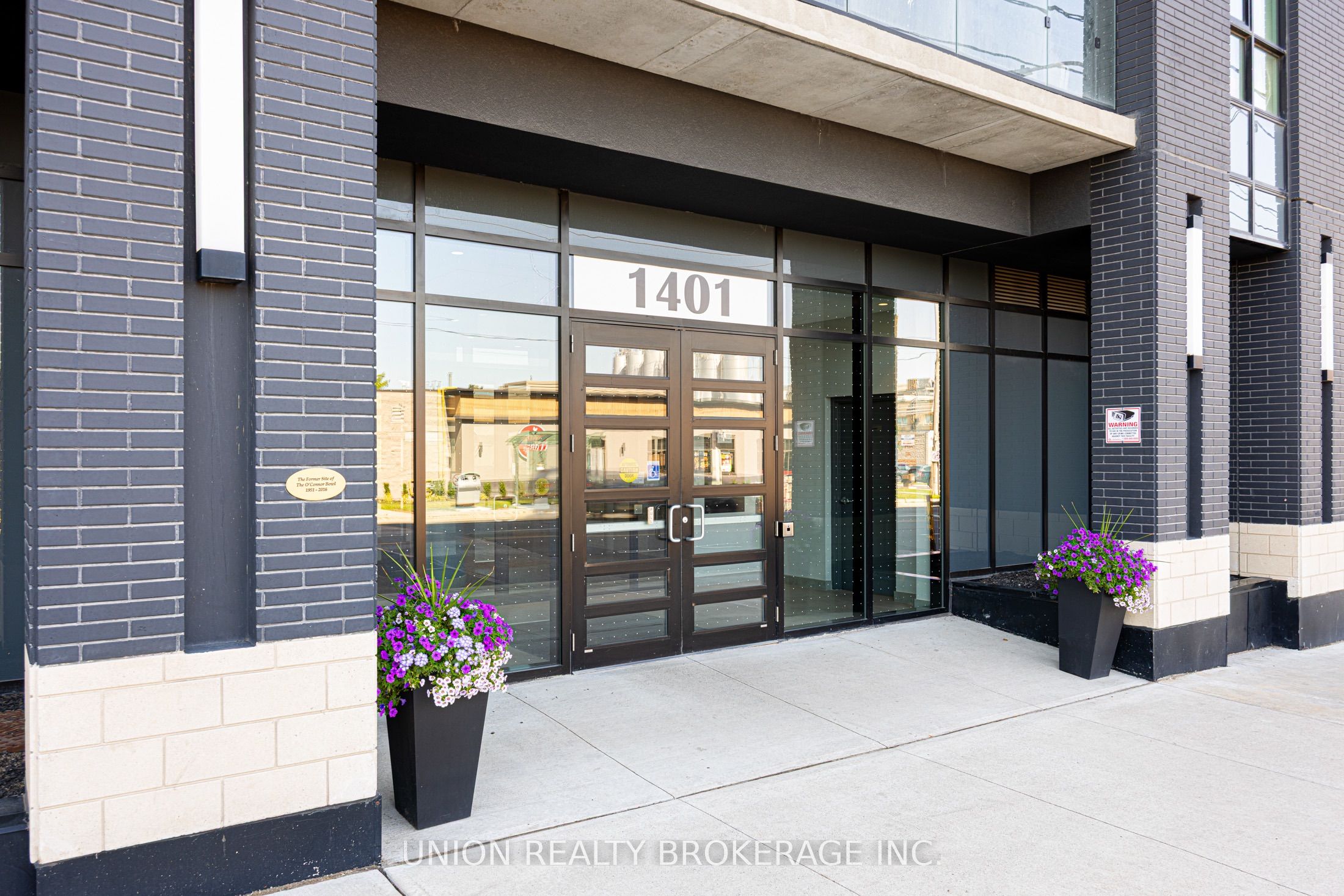 1401 O'Connor Drive 217, Toronto, ON M4B 2V5 photo 2