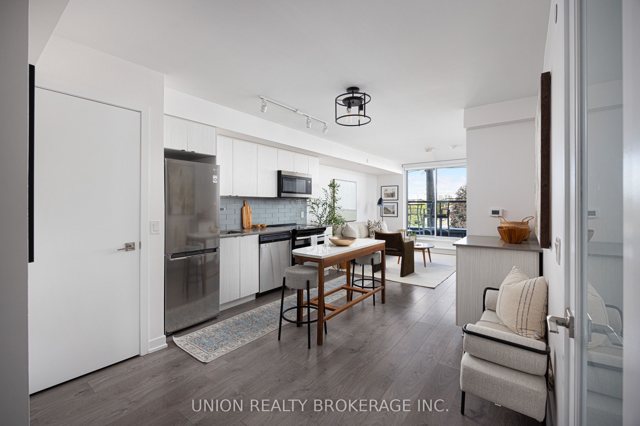 1401 O'Connor Drive 217, Toronto, ON M4B 2V5 photo 3