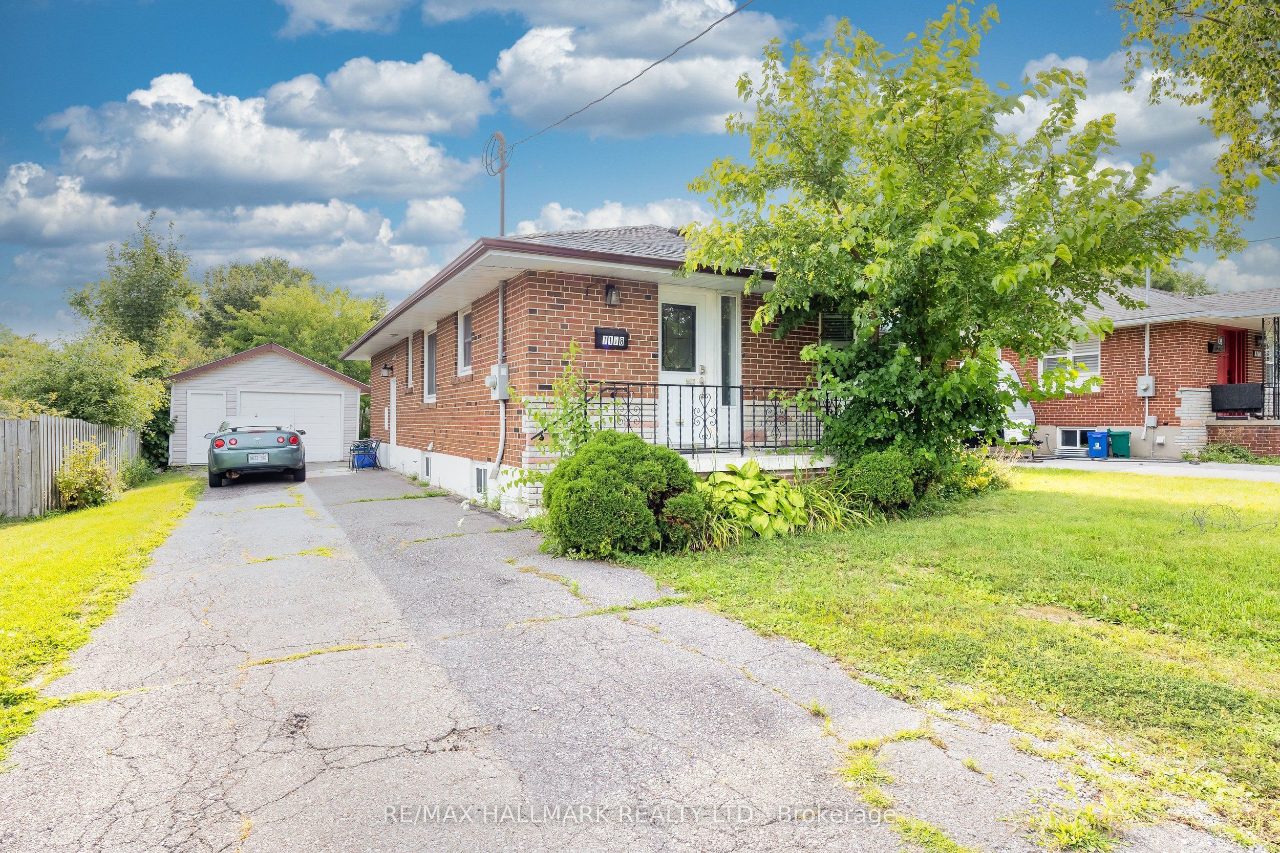 1118 Athol Street Main, Whitby, ON L1N 4A7